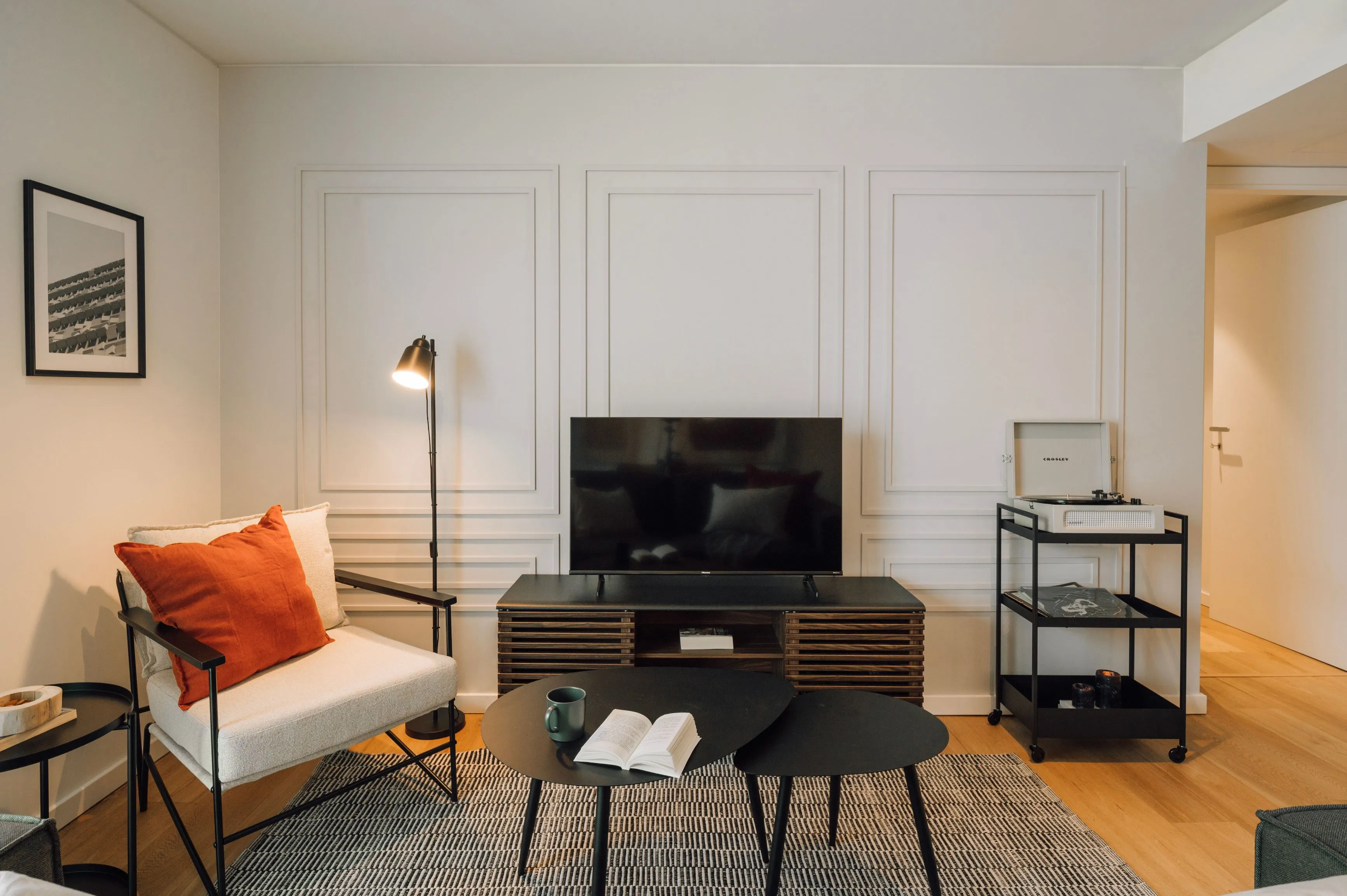 Refined Lisbon Flat With Gigabit Internet & Pro Workspace For Digital Nomads #3