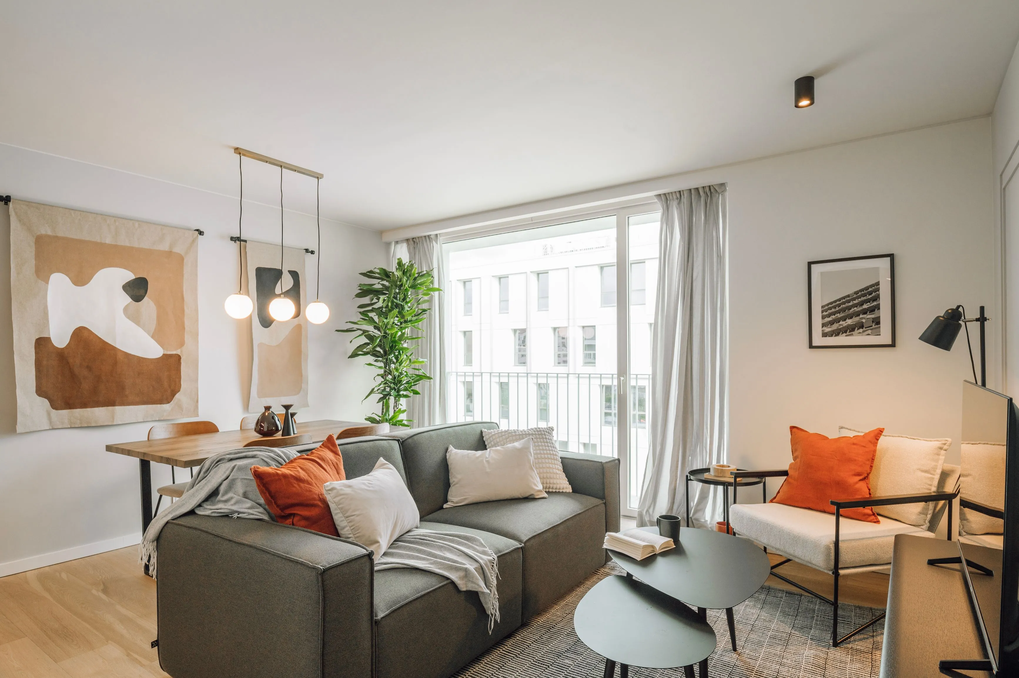 Refined Lisbon Flat With Gigabit Internet & Pro Workspace For Digital Nomads #4