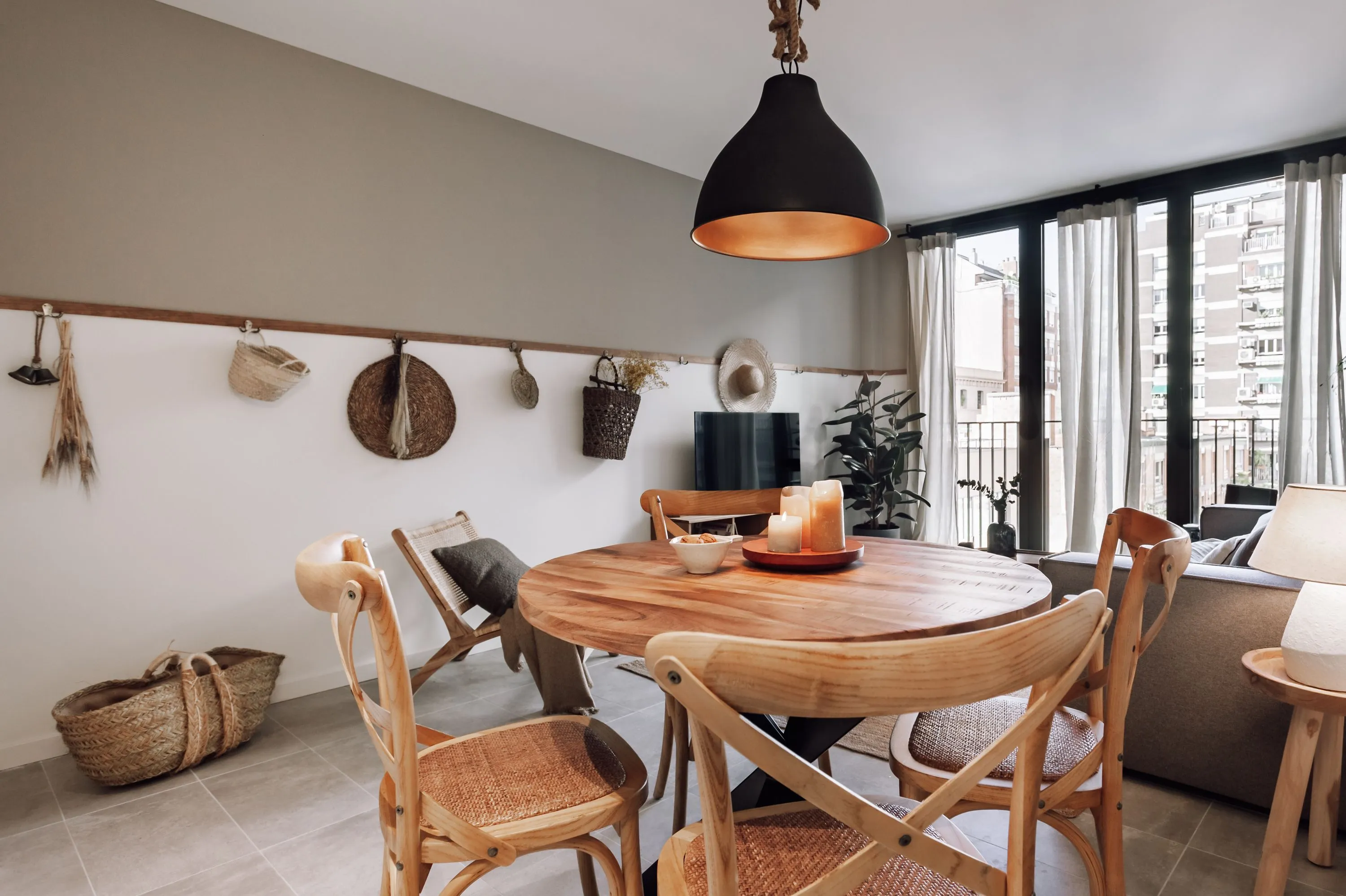 Elegant 58m2 Barcelona Flat With Pro Workstation & High-speed Internet For Remote Professionals #3