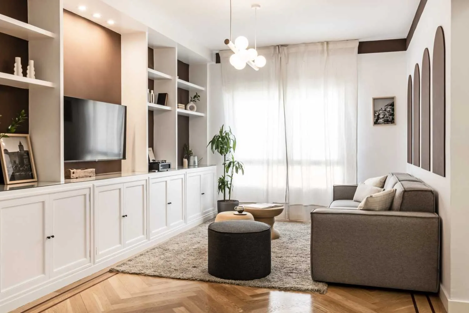 Extensive Rooftop Apartment With Gigabit Internet & Pro Streaming Setup In Madrid #4