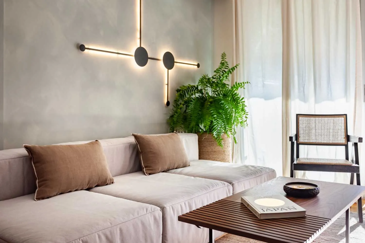 Contemporary 3-bed Barcelona Flat With High-speed Internet & Podcast-ready Workspace #5