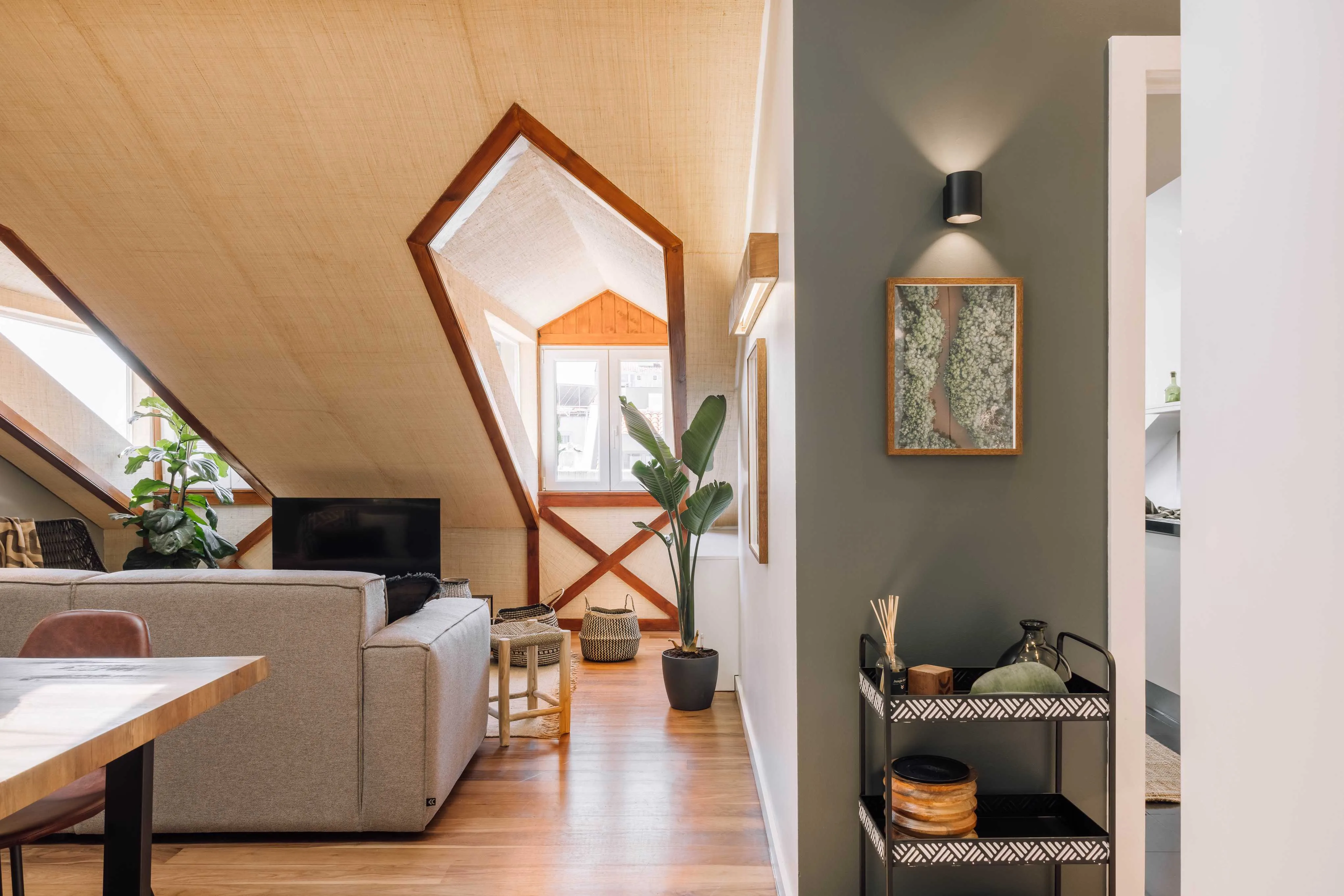 Premium Lisbon Flat With High-speed Fiber & Pro Home Office Setup For Remote Work #3