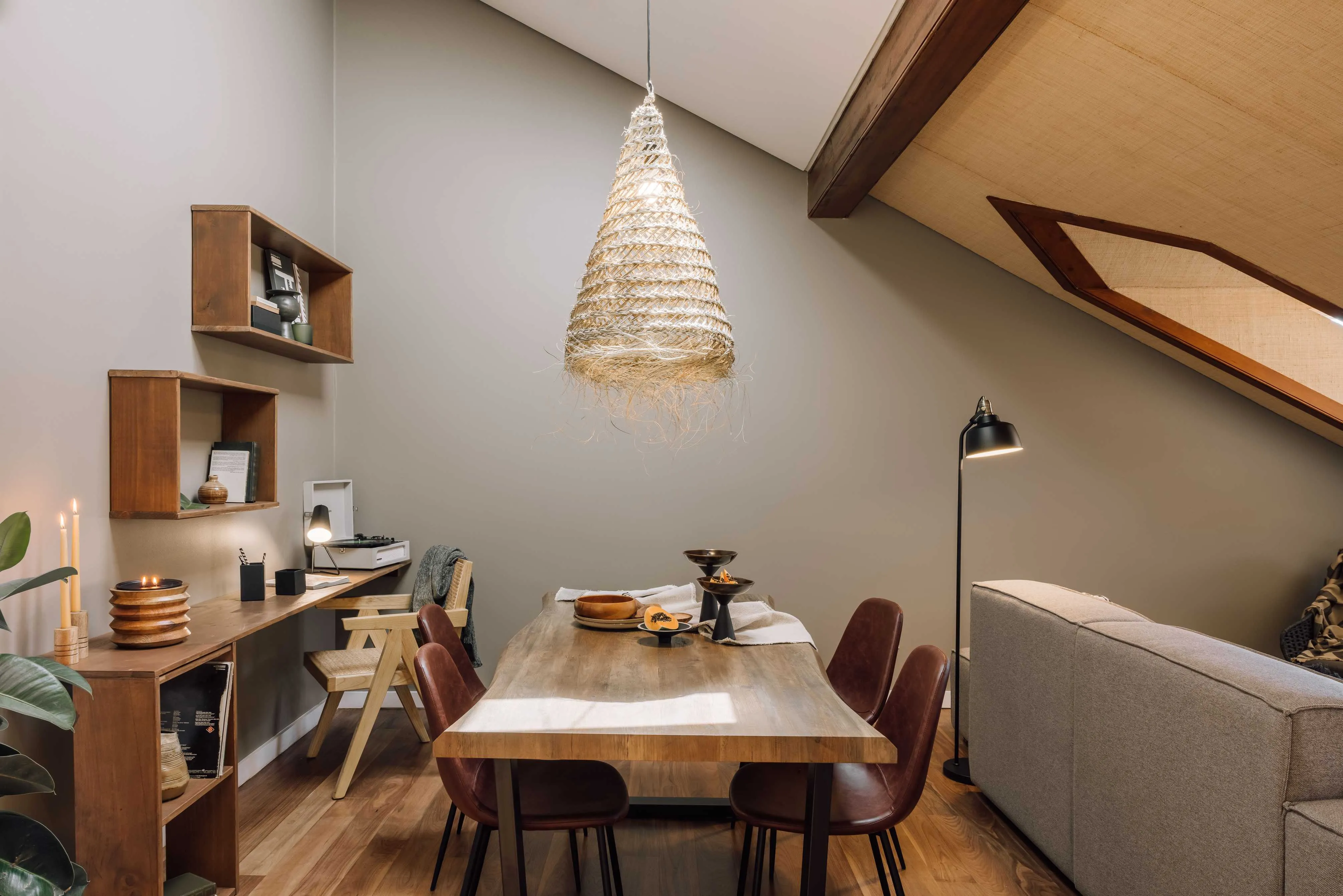 Premium Lisbon Flat With High-speed Fiber & Pro Home Office Setup For Remote Work #2
