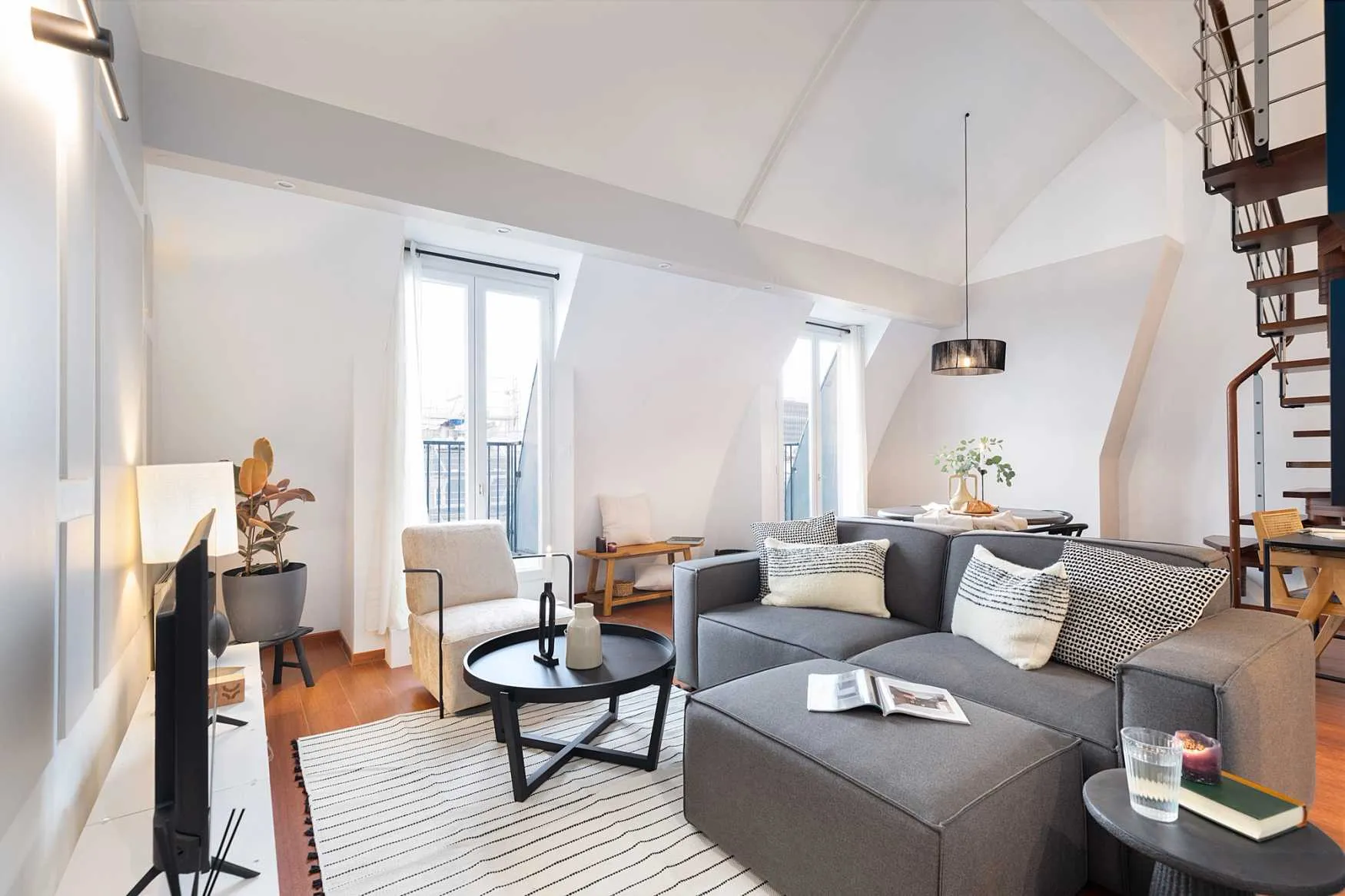 Airy 2-bed Paris Flat With Pro Home Office & Ultra-fast Wifi For Remote Work #5