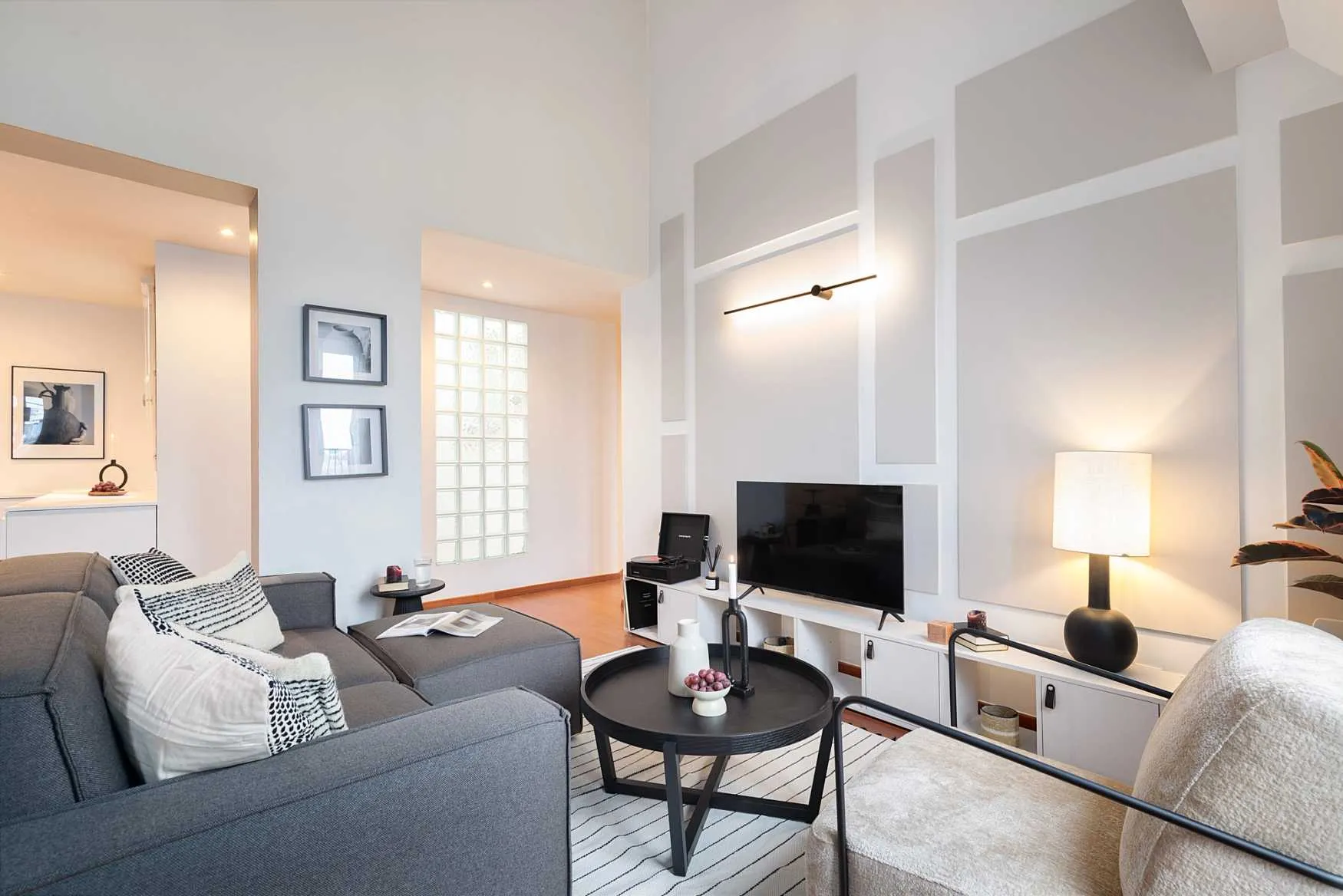 Airy 2-bed Paris Flat With Pro Home Office & Ultra-fast Wifi For Remote Work #2