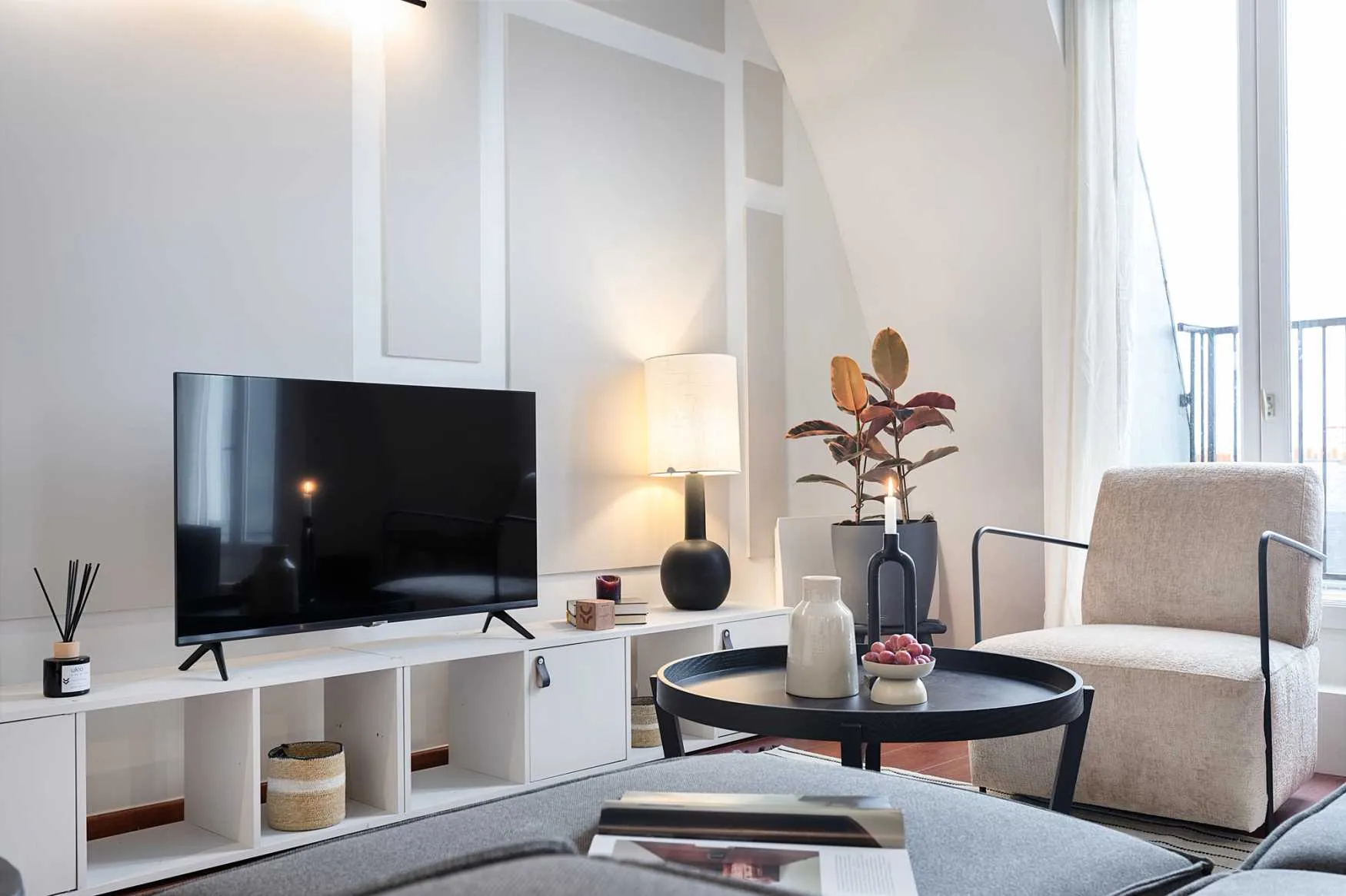 Airy 2-bed Paris Flat With Pro Home Office & Ultra-fast Wifi For Remote Work #3