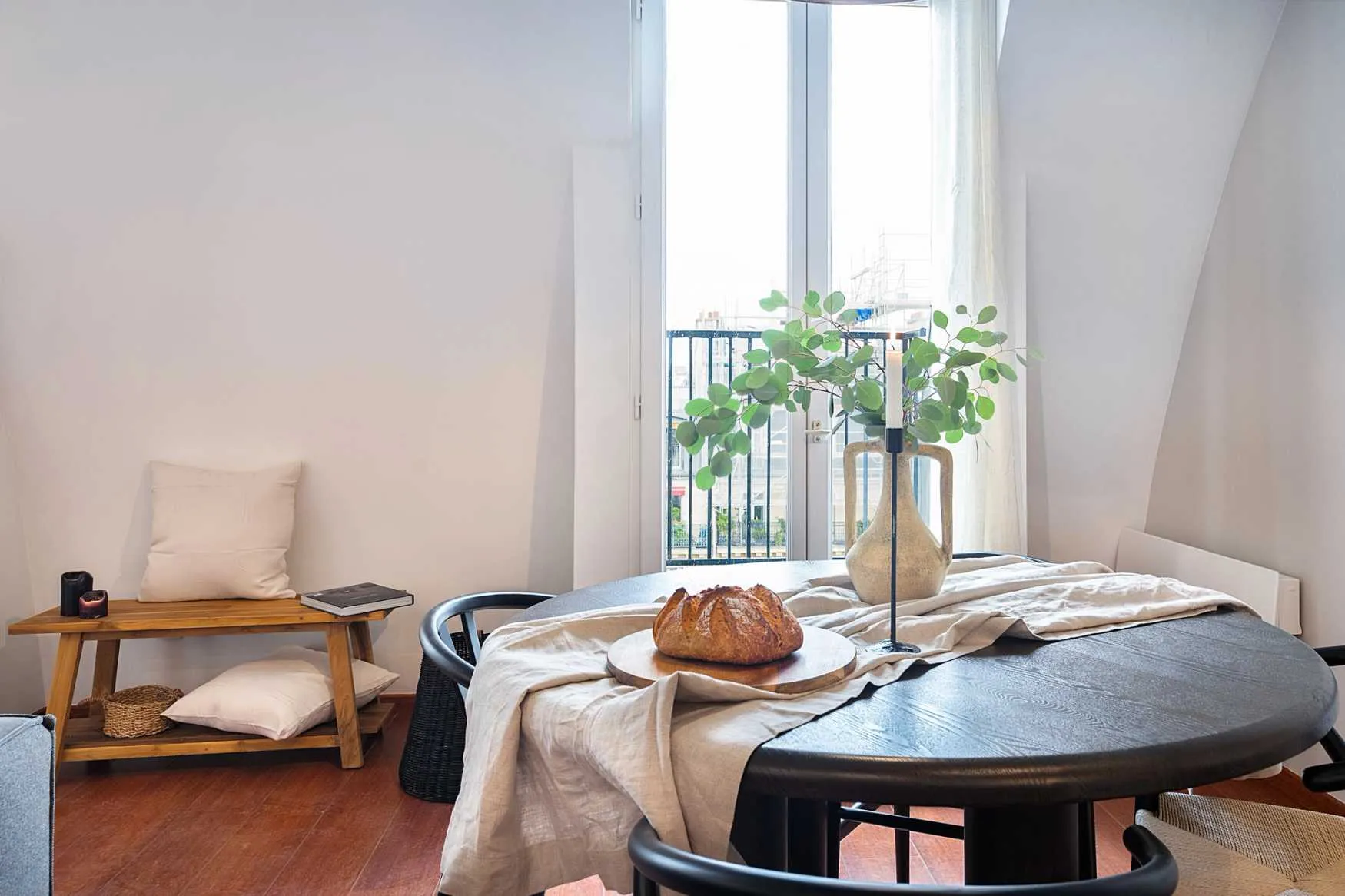 Airy 2-bed Paris Flat With Pro Home Office & Ultra-fast Wifi For Remote Work #4