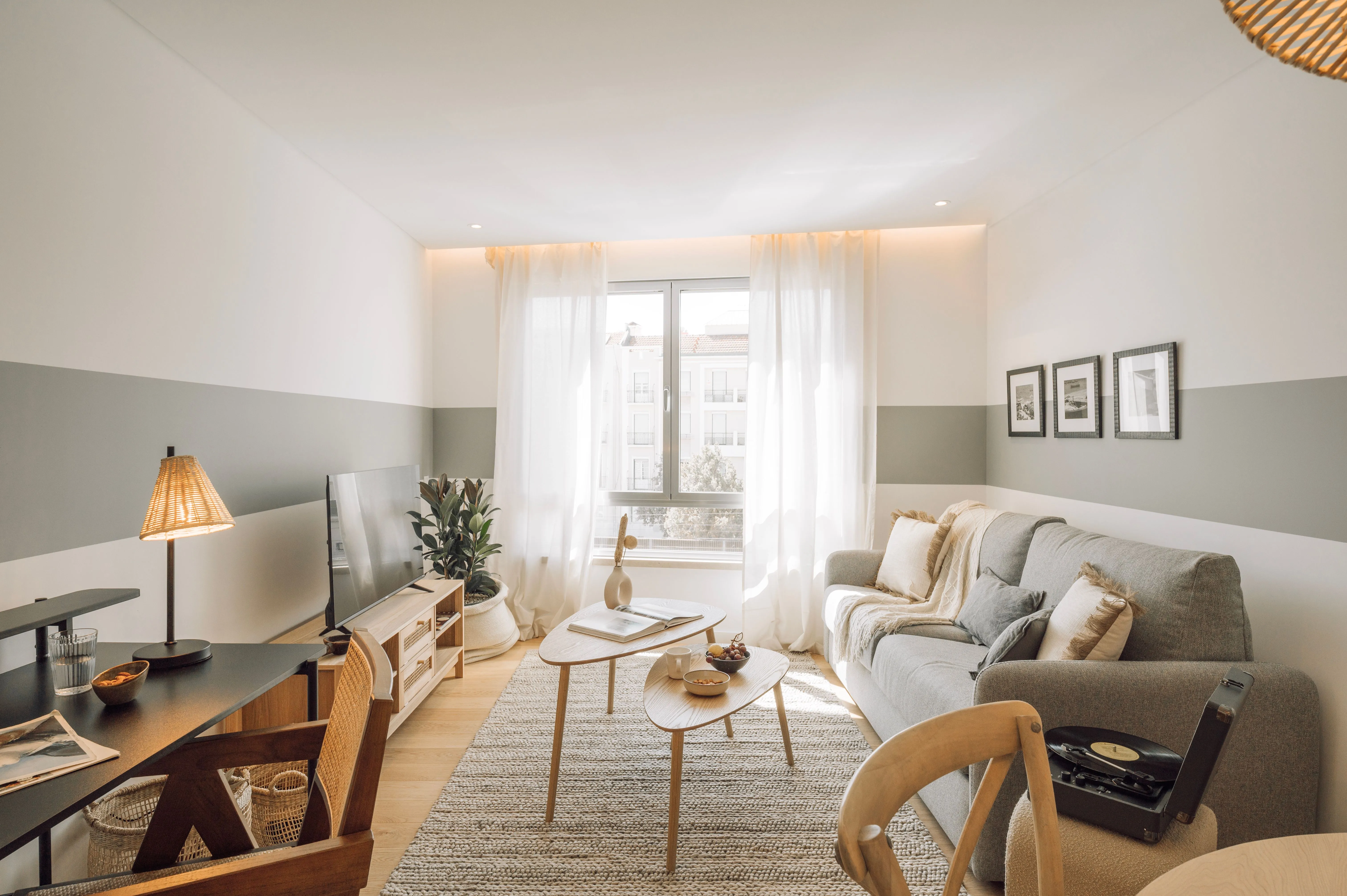Premium Lisbon Executive Flat With Gigabit Internet & Ergonomic Home Office Setup #3