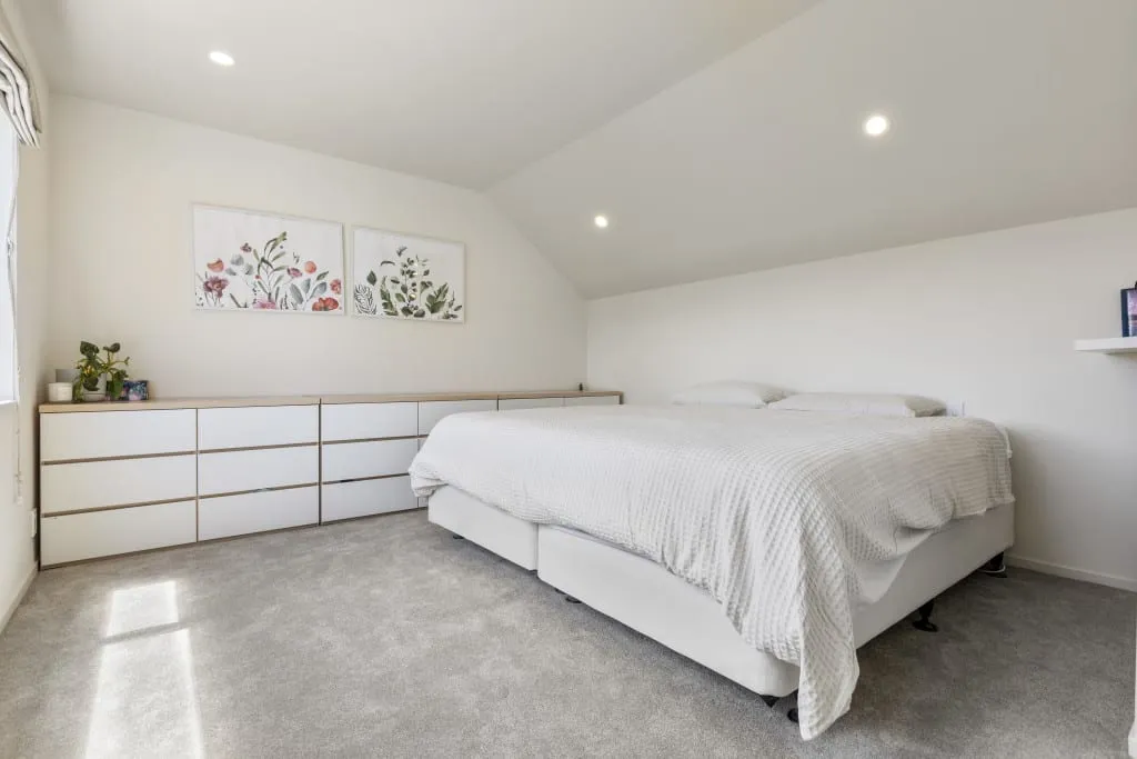 Stylish 3-br Auckland Flat With Dedicated Home Office And Efficient Layout #4