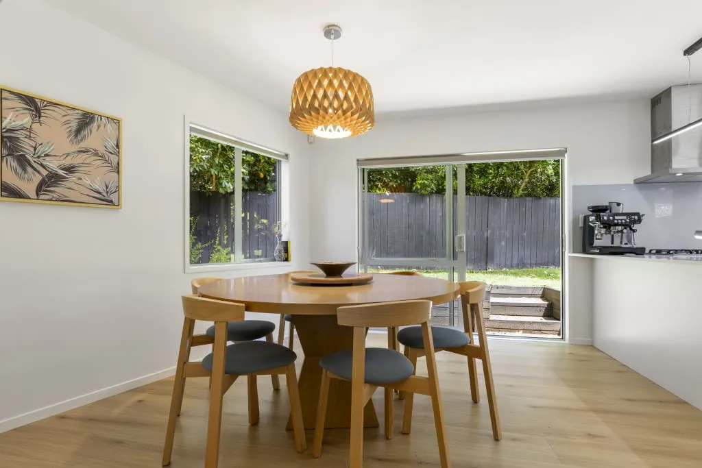 Stylish 3-br Auckland Flat With Dedicated Home Office And Efficient Layout #5