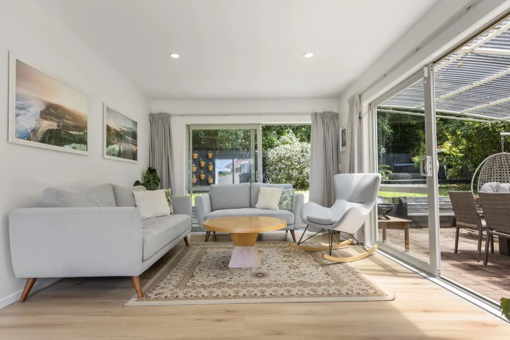 Stylish 3-br Auckland Flat With Dedicated Home Office And Efficient Layout