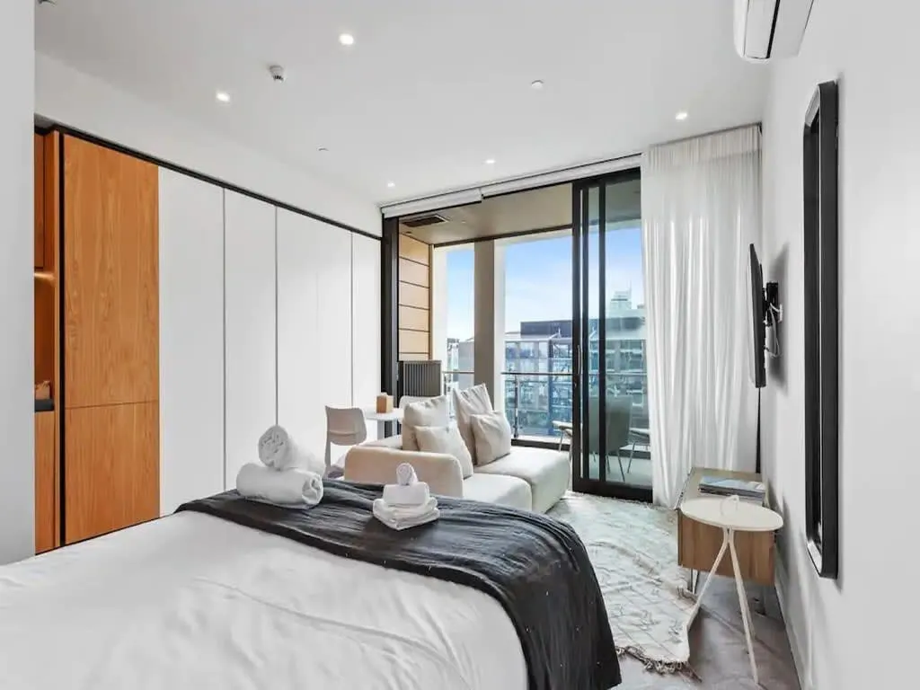 Sophisticated Compact Studio - Work-ready Desk & Fast Wifi In Wynyard Quarter, Auckland