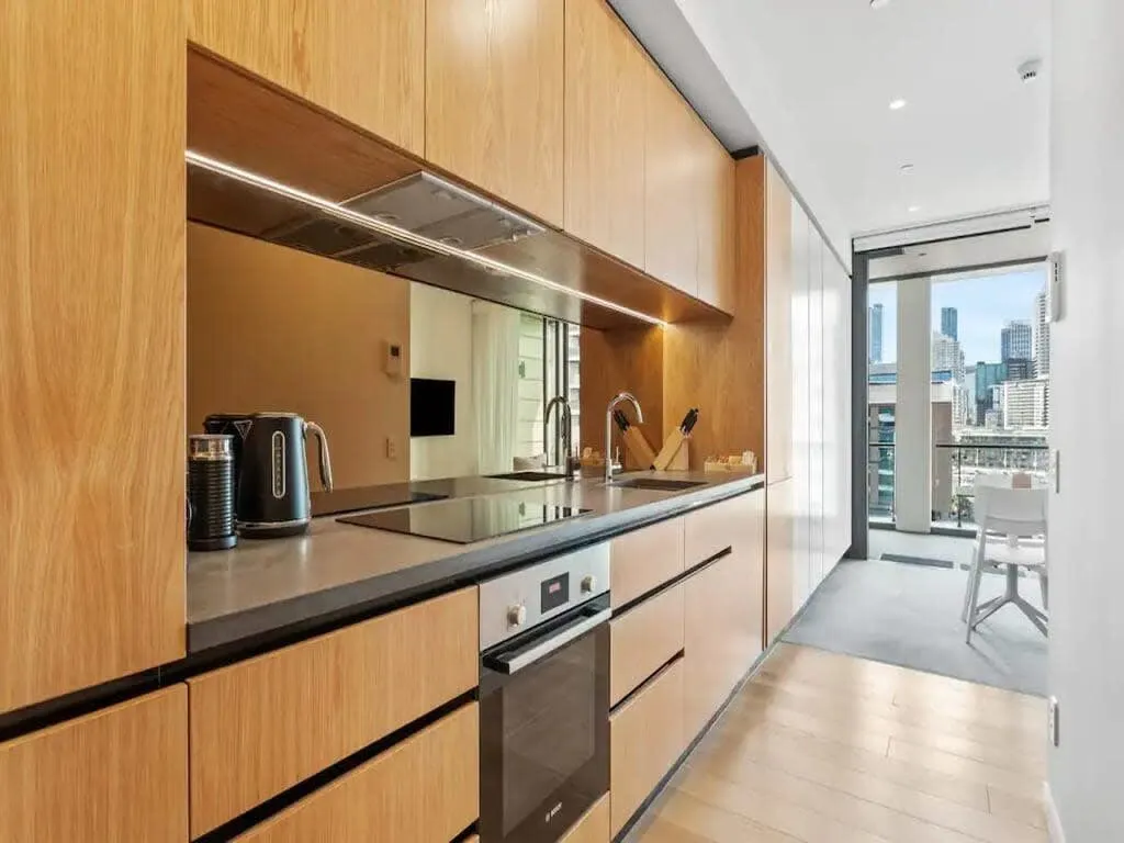 Sophisticated Compact Studio - Work-ready Desk & Fast Wifi In Wynyard Quarter, Auckland #4