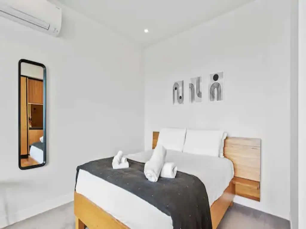 Sophisticated Compact Studio - Work-ready Desk & Fast Wifi In Wynyard Quarter, Auckland #2