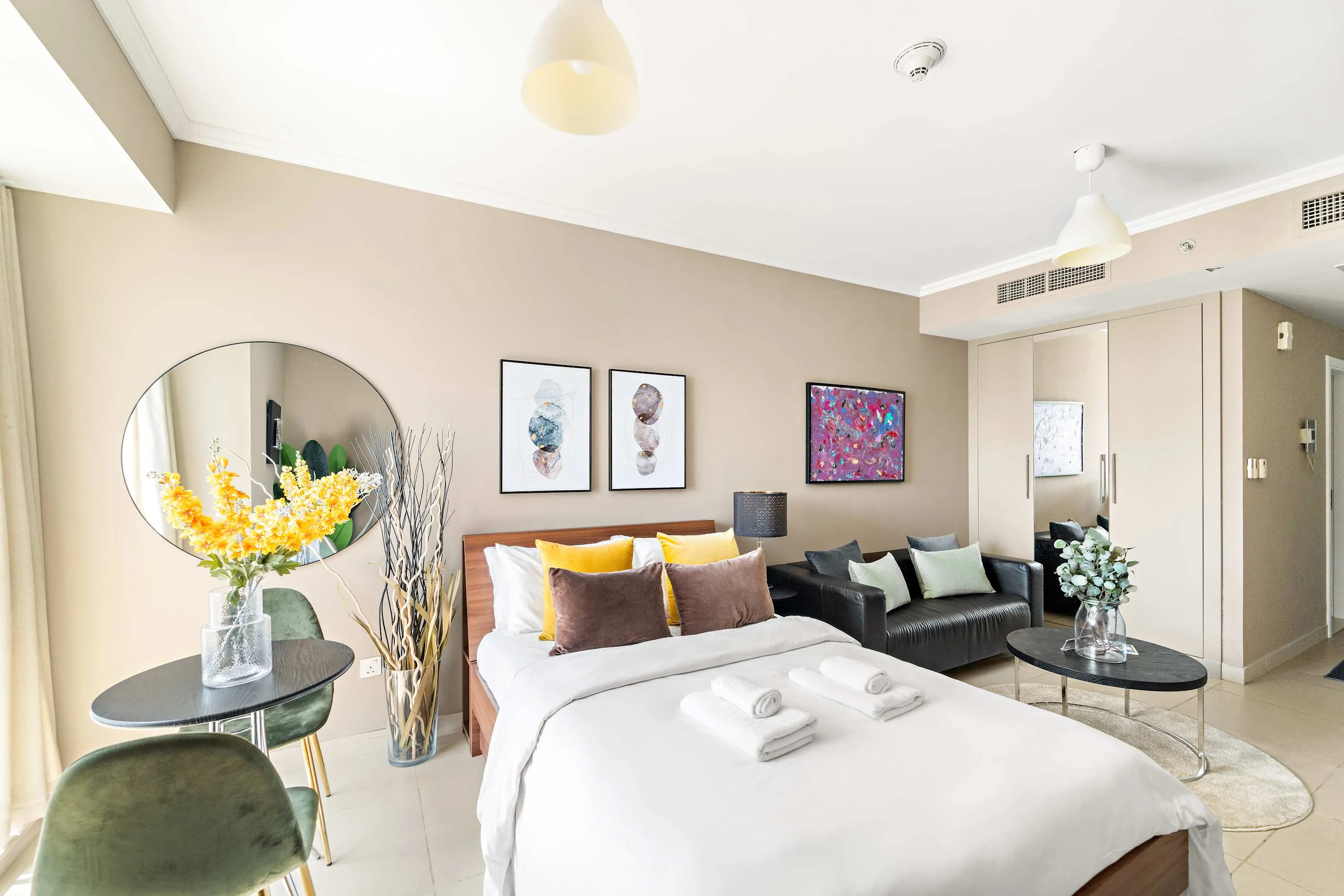 Sophisticated 35m2 Dubai Design Studio With A Dedicated Home Office In West Lake District #4