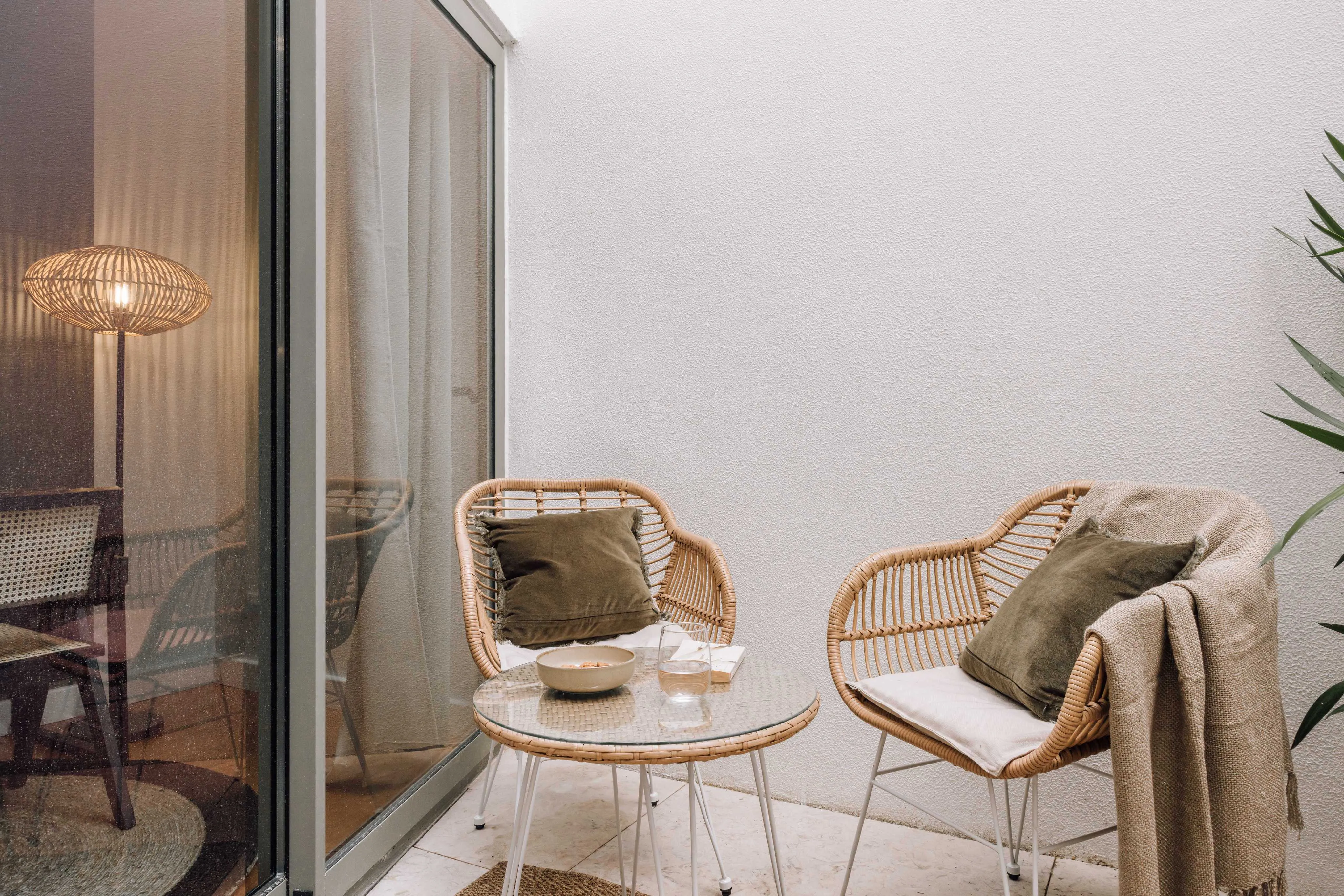 Upscale Lisbon Flat With Dual Monitors & Streaming Setup For Remote Work #3