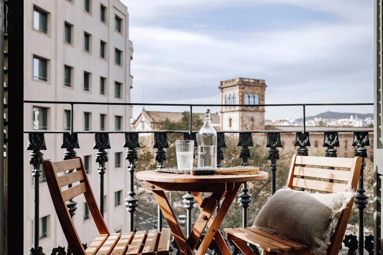 Spacious Barcelona Flat With High-speed Fiber, External Monitors & Modern Kitchen For Remote Work #5