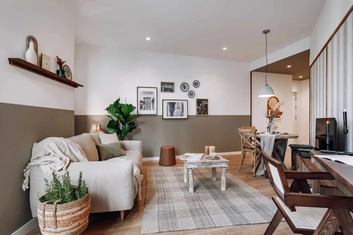 Spacious Barcelona Flat With High-speed Fiber, External Monitors & Modern Kitchen For Remote Work #2