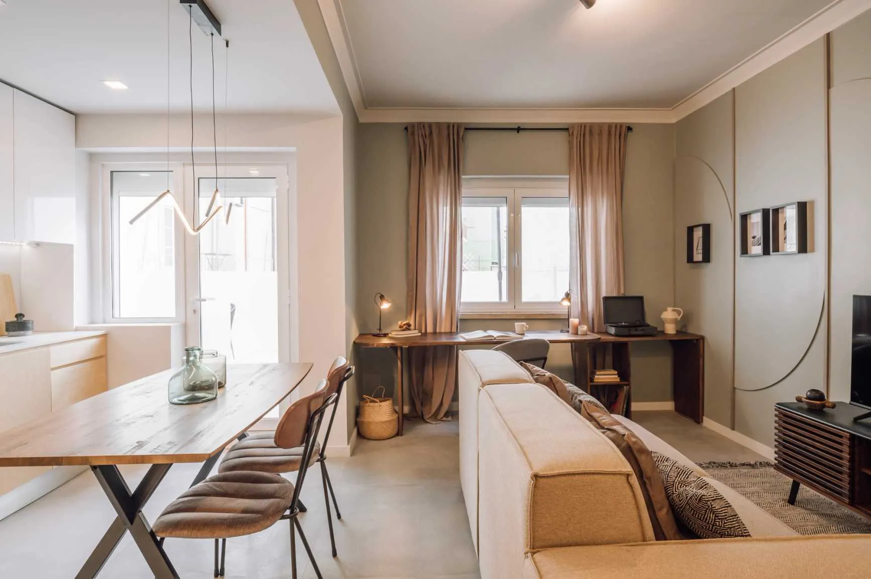 Stylish Lisbon Flat With Ultra-fast Wifi, External Displays, And Pro Workspace Setup #4
