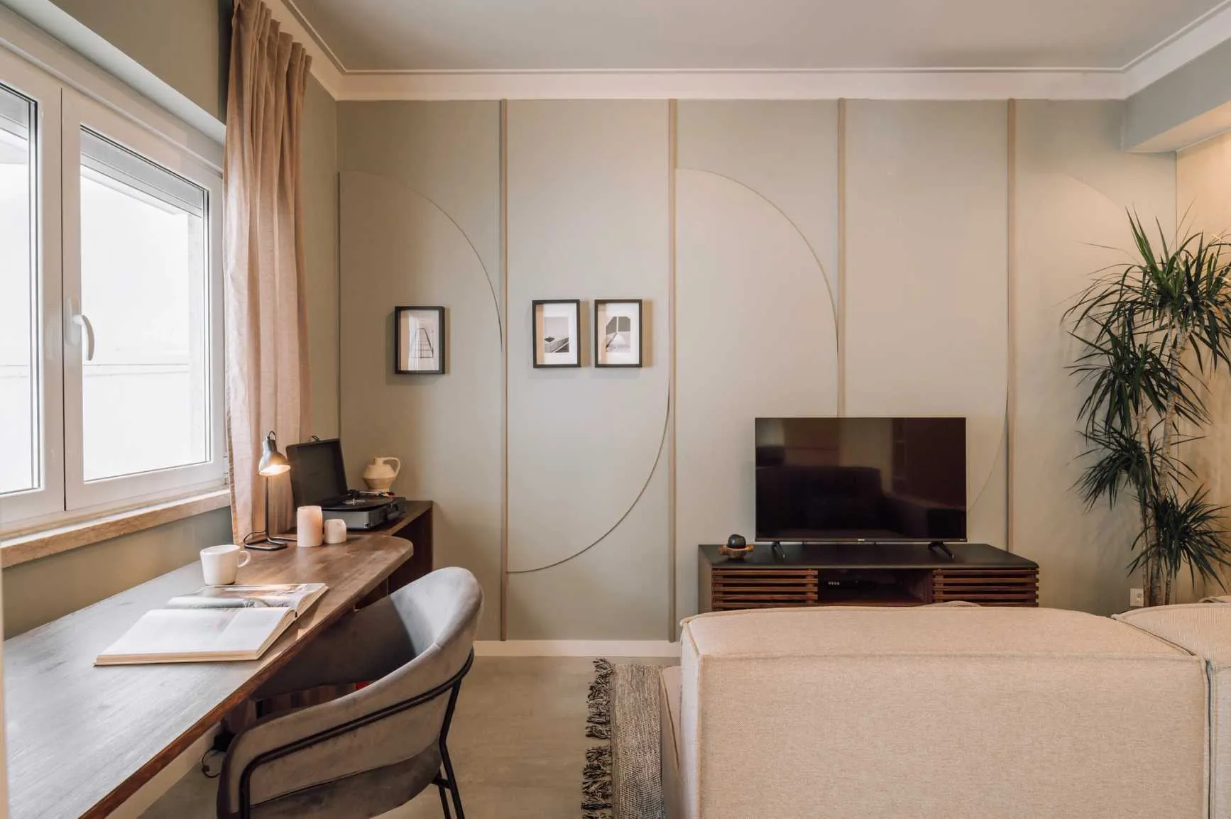 Stylish Lisbon Flat With Ultra-fast Wifi, External Displays, And Pro Workspace Setup #5