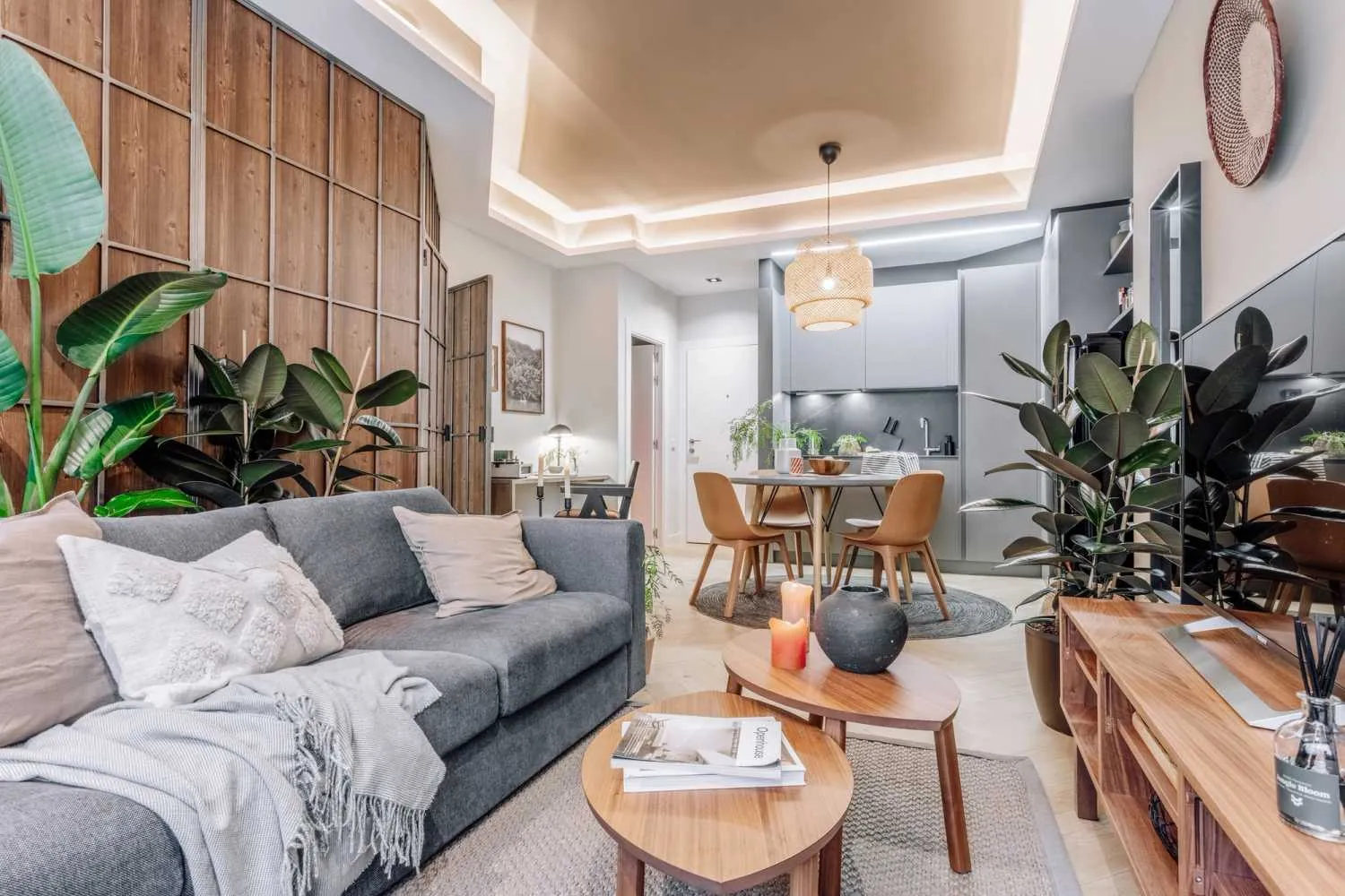 Impressive Madrid Flat With Ultra-fast Wifi, Pro Monitors & Ergonomic Workspace #3