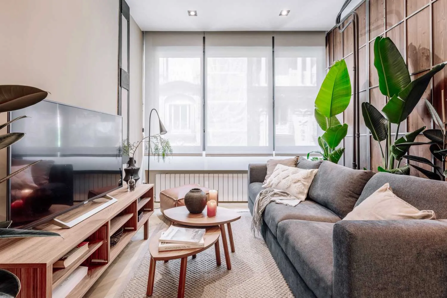 Impressive Madrid Flat With Ultra-fast Wifi, Pro Monitors & Ergonomic Workspace #2