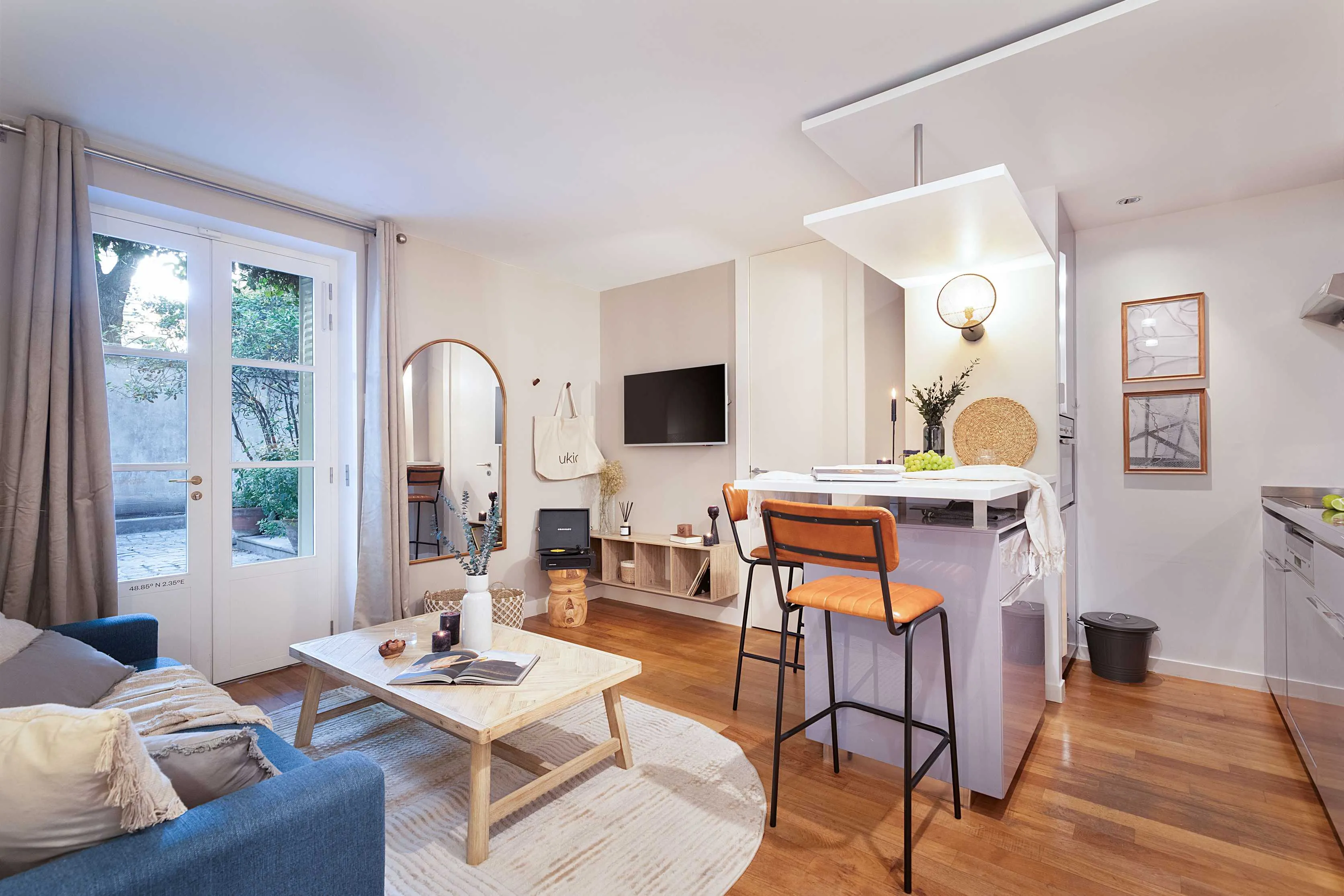 Sophisticated Parisian 42m2 Flat With Gigabit Internet, Dual Monitors & Pro Workspace #2