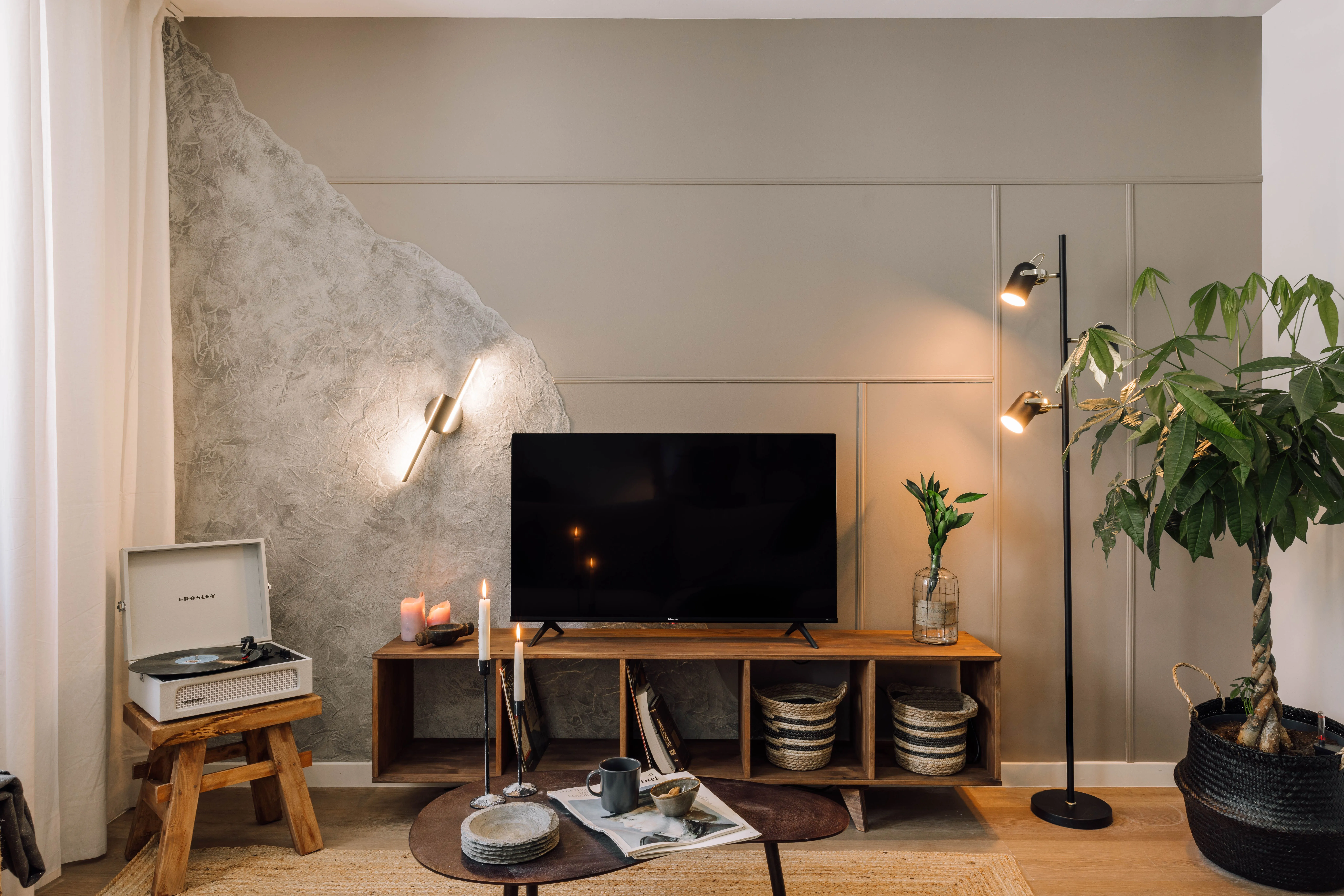 Modern Lisbon Apartment With High-speed Fiber And Professional Home Office Setup #4