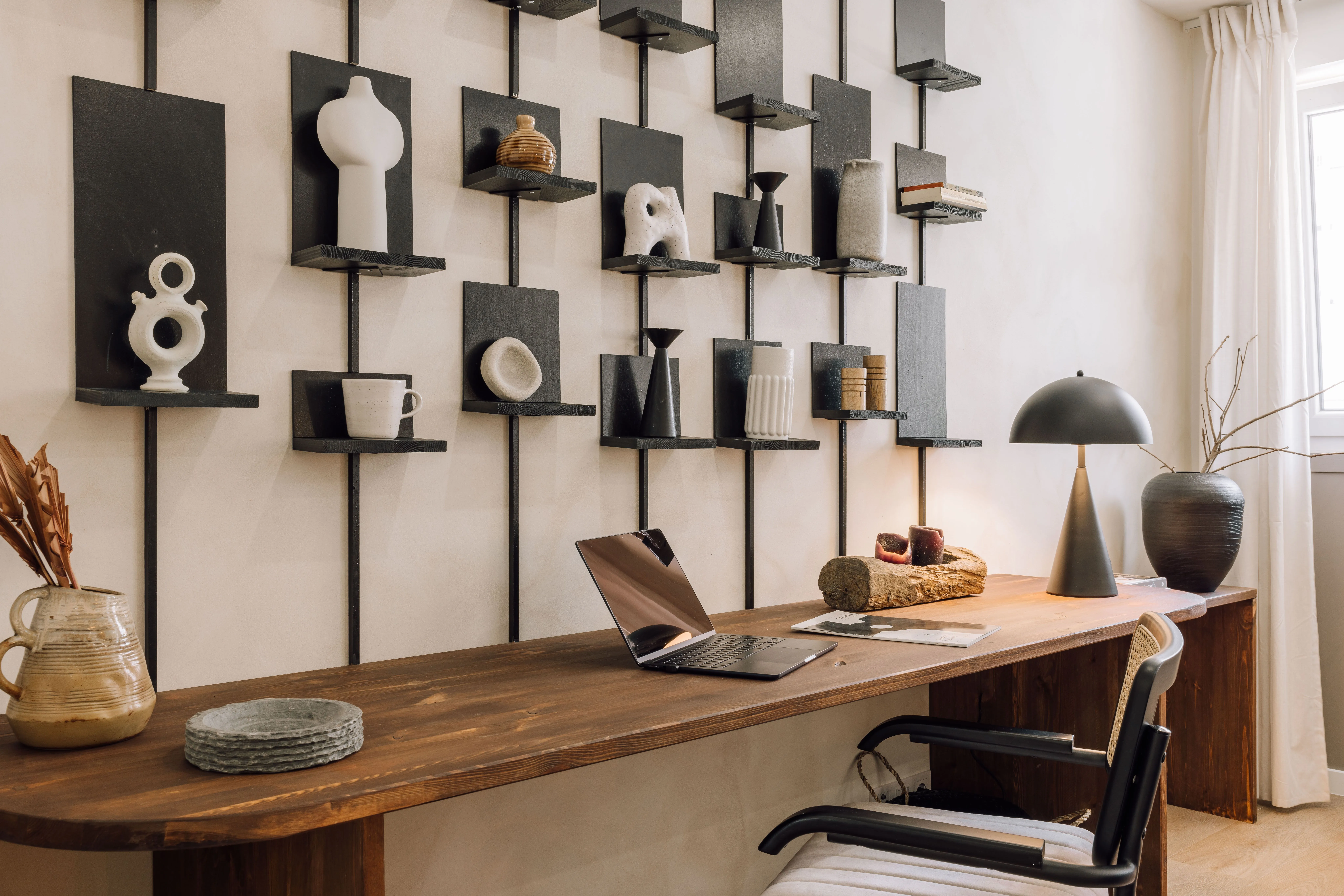 Modern Lisbon Apartment With High-speed Fiber And Professional Home Office Setup #2