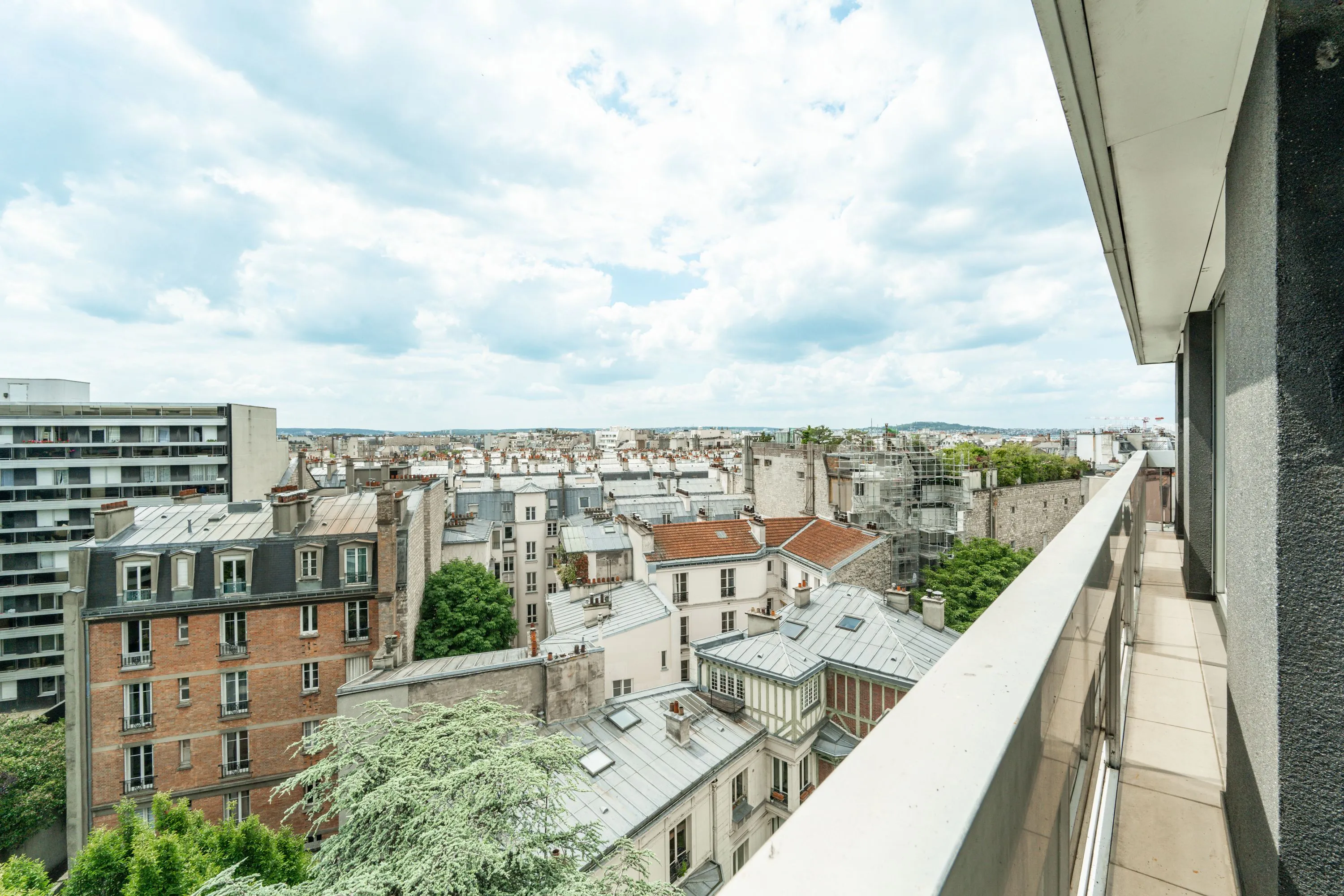 Trendy 44m2 Paris Flat With Private Office, Ultra-fast Wifi & Outdoor Space For Remote Work #4