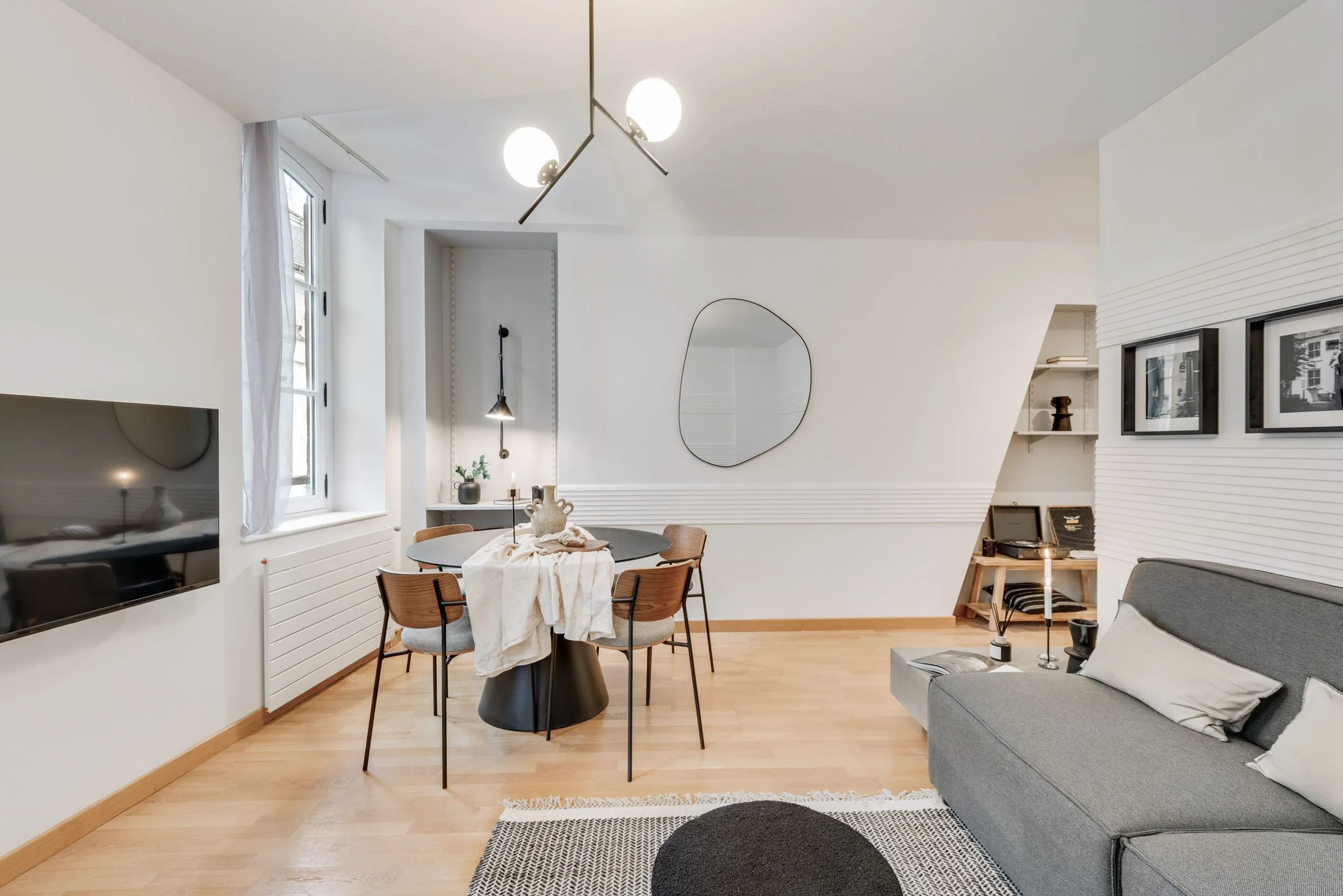 Elegant Paris Flat With Premium Home Office Setup And Gigabit Internet For Remote Work #3