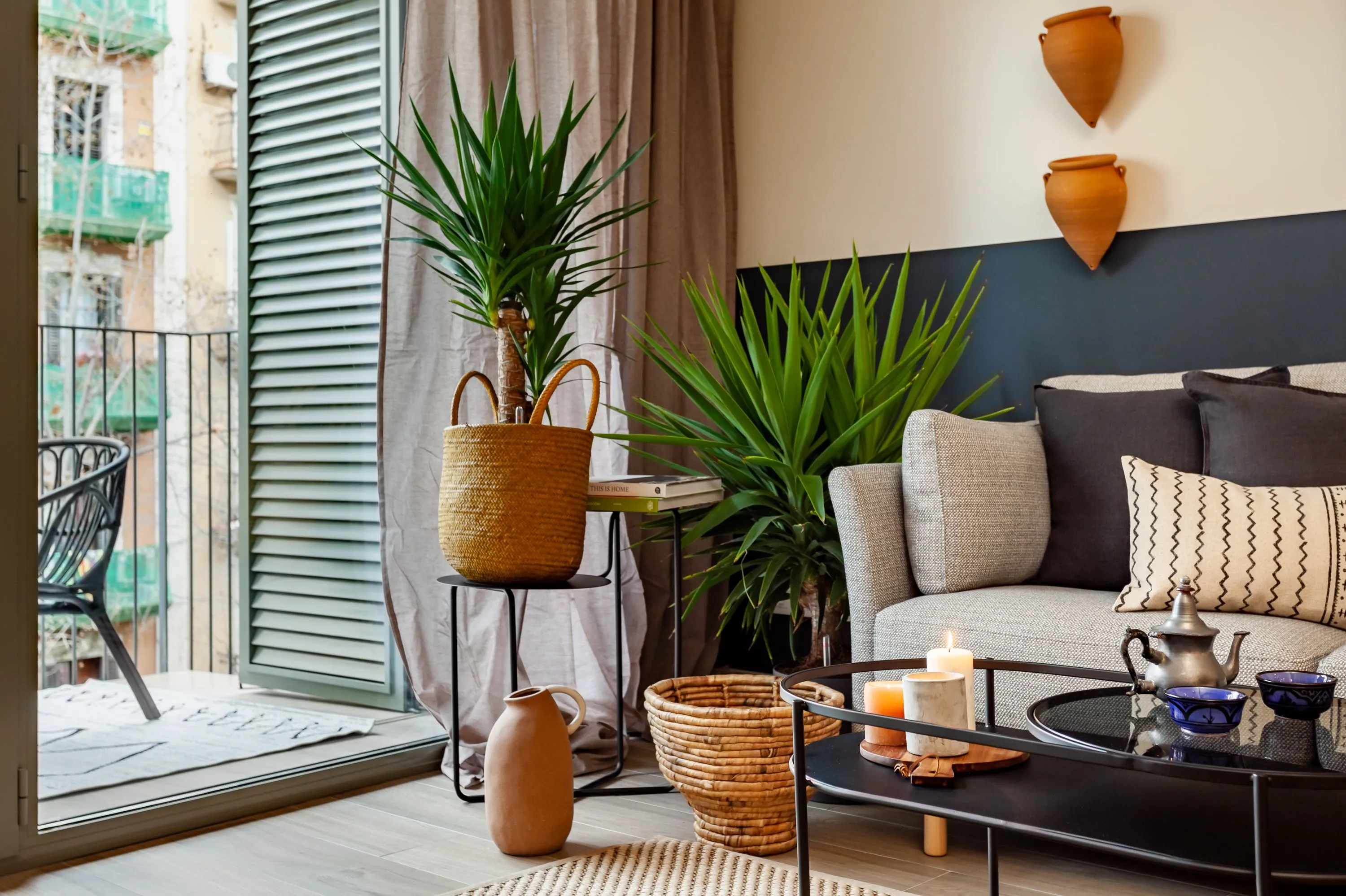 Urban 3-bed Flat With Pro Workspace & Chef's Kitchen For Remote Work In Barcelona #4