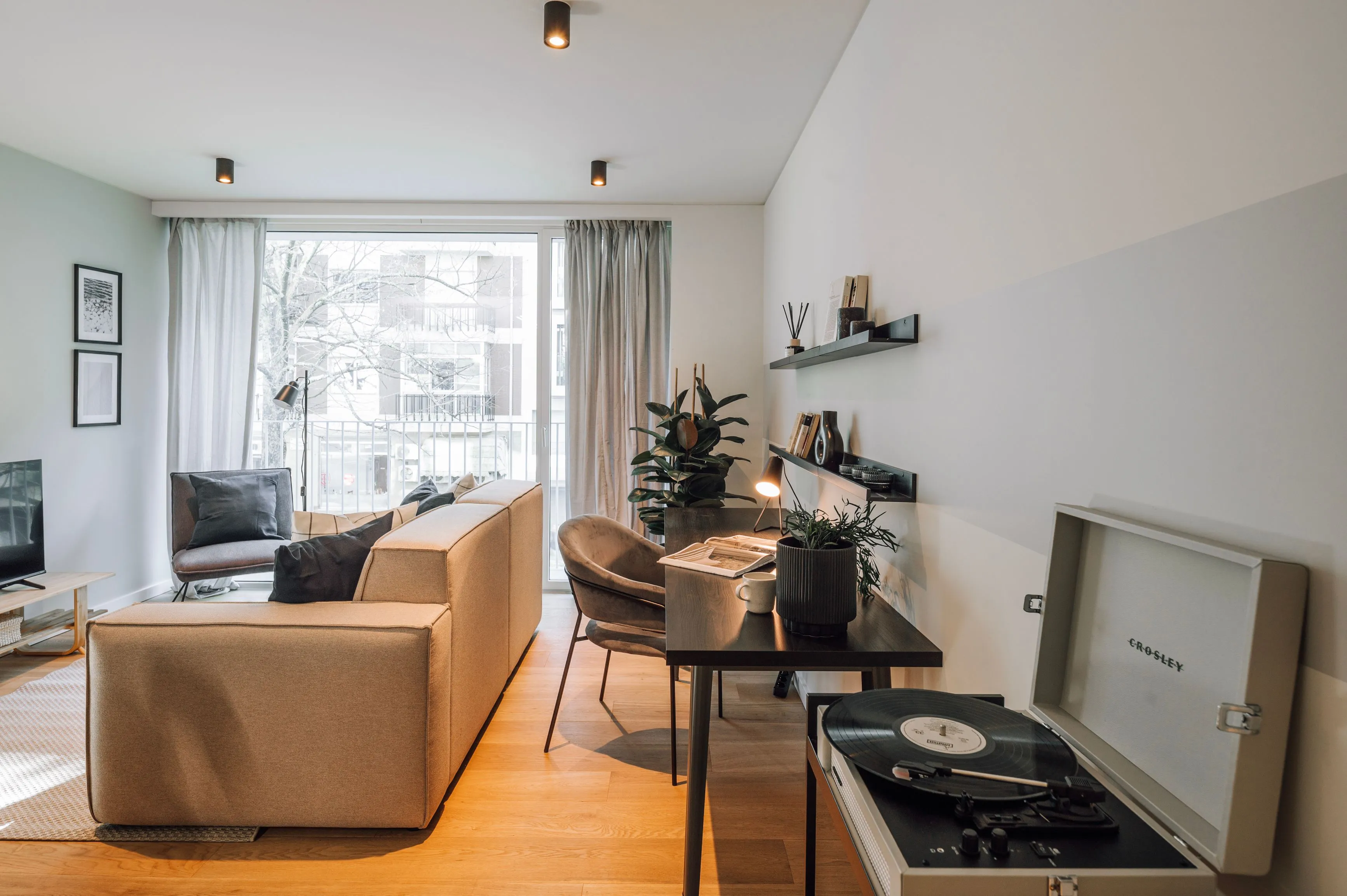 Spacious Lisbon Flat With Pro Workspace & Gigabit Internet For Digital Nomads #4
