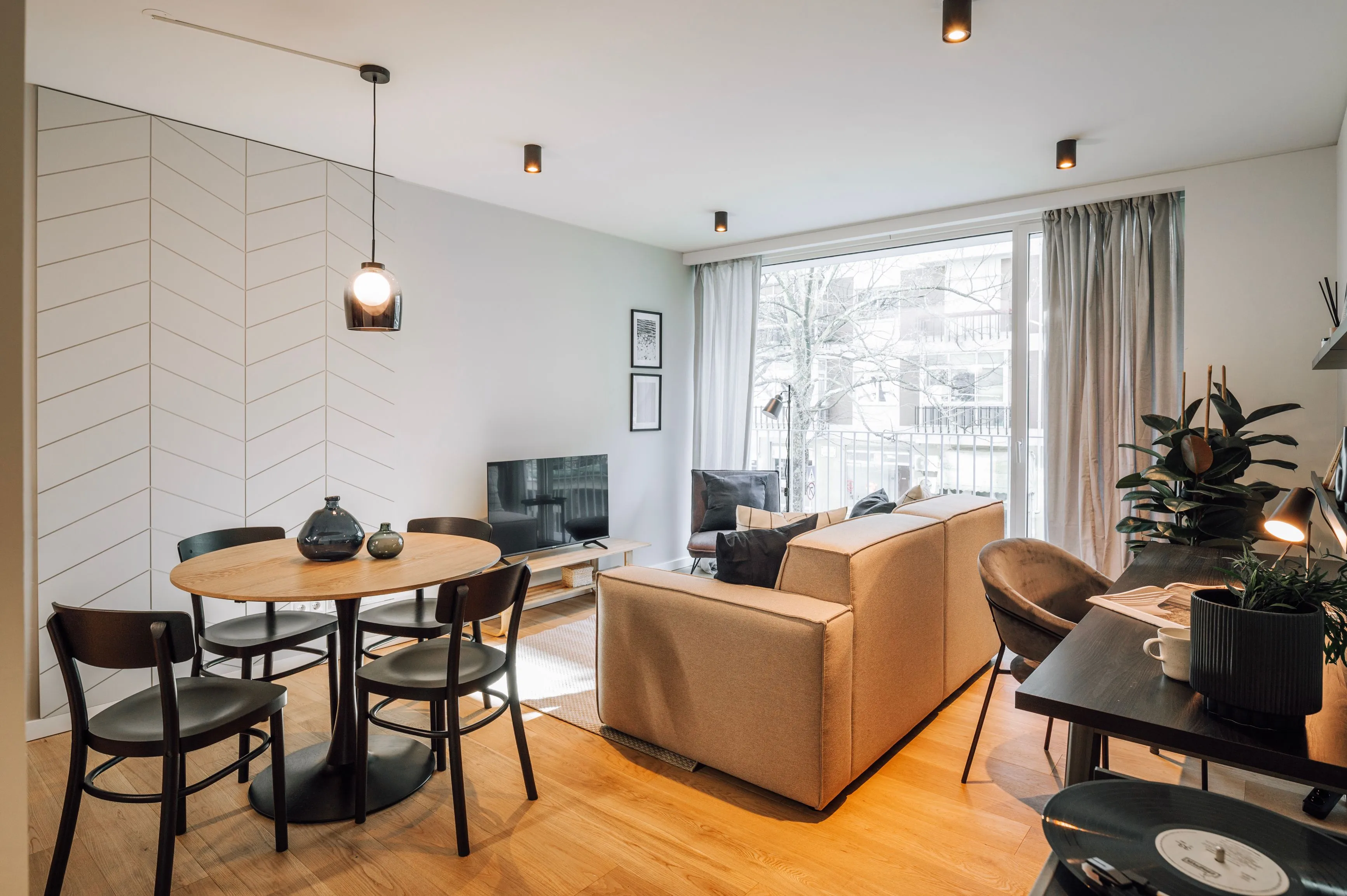 Spacious Lisbon Flat With Pro Workspace & Gigabit Internet For Digital Nomads #2