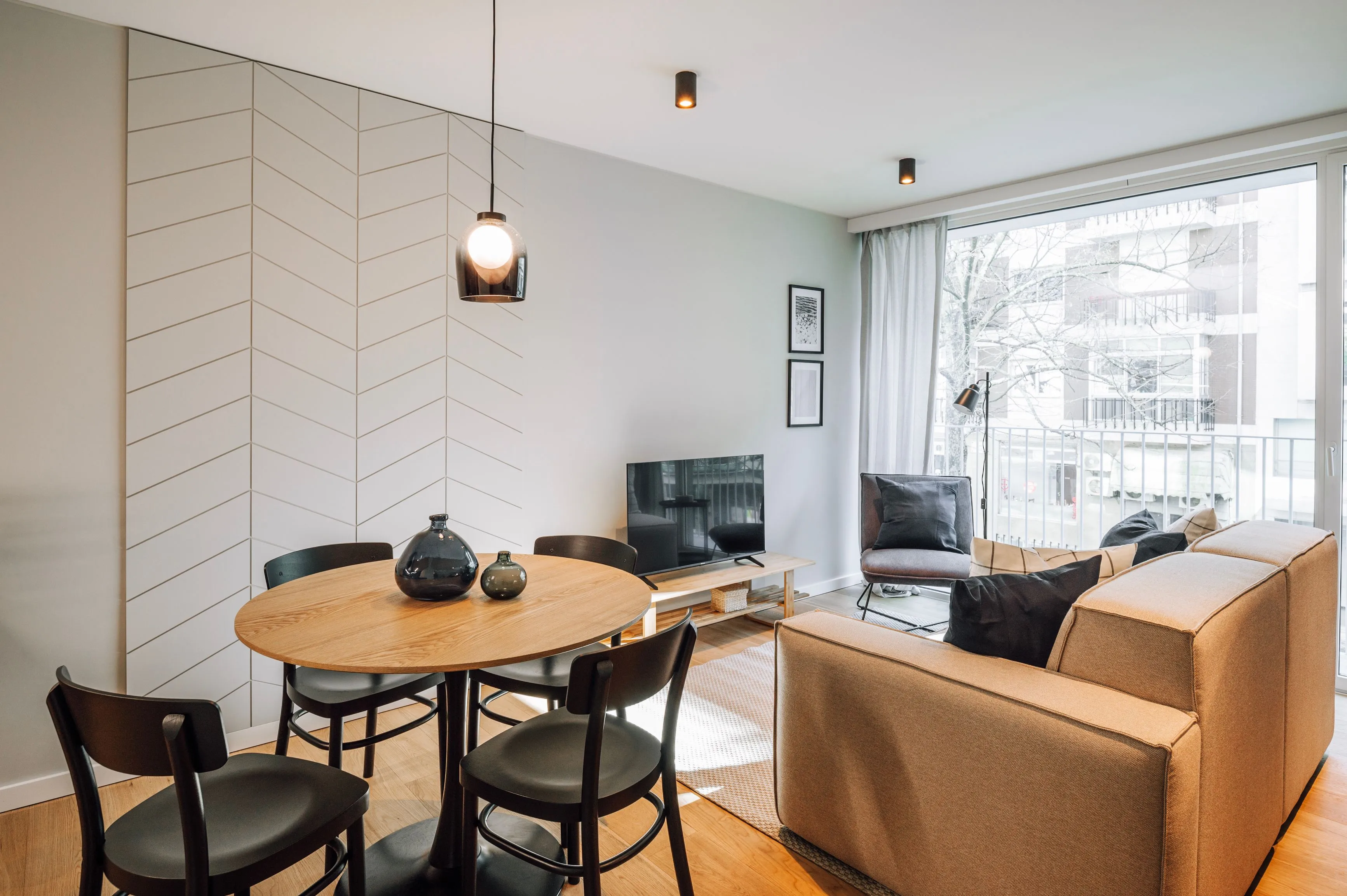 Spacious Lisbon Flat With Pro Workspace & Gigabit Internet For Digital Nomads #3