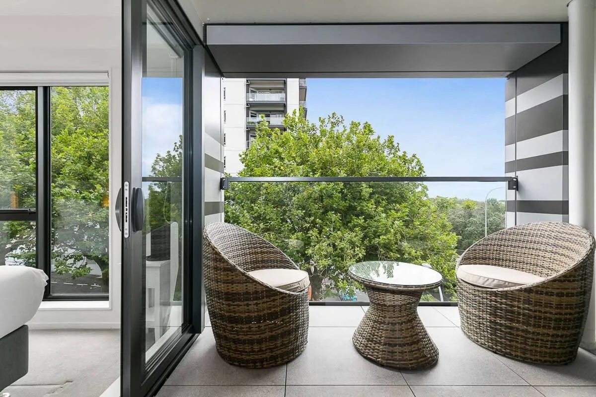 Compact 1br Auckland Flat - Fast Wifi & Quiet Work Nook For Remote Professionals