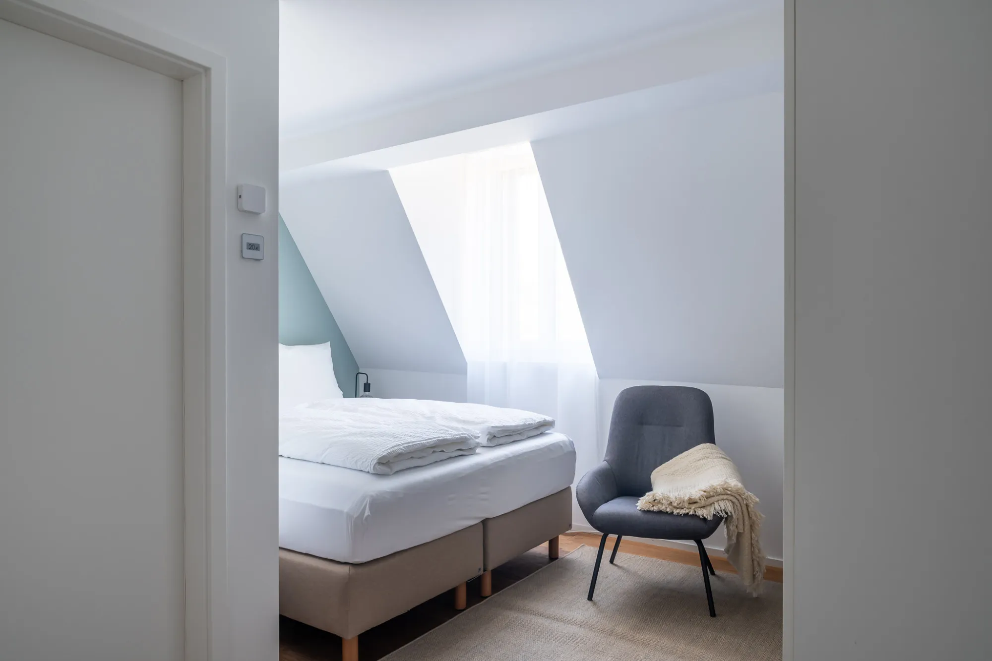 Stylish 20m2 Zurich Design Studio For Work From Home Stays #2