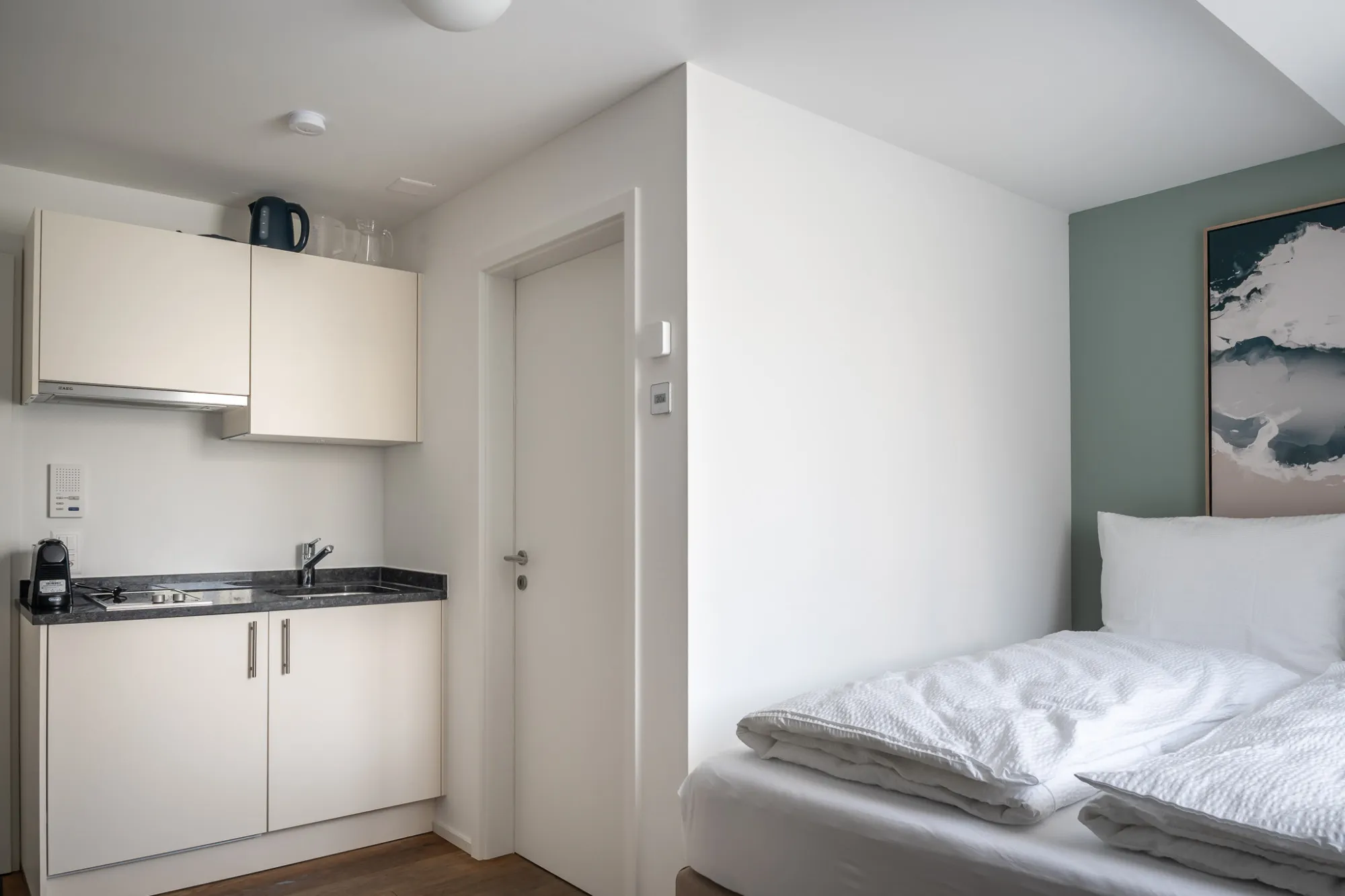 Stylish 20m2 Zurich Design Studio For Work From Home Stays #5