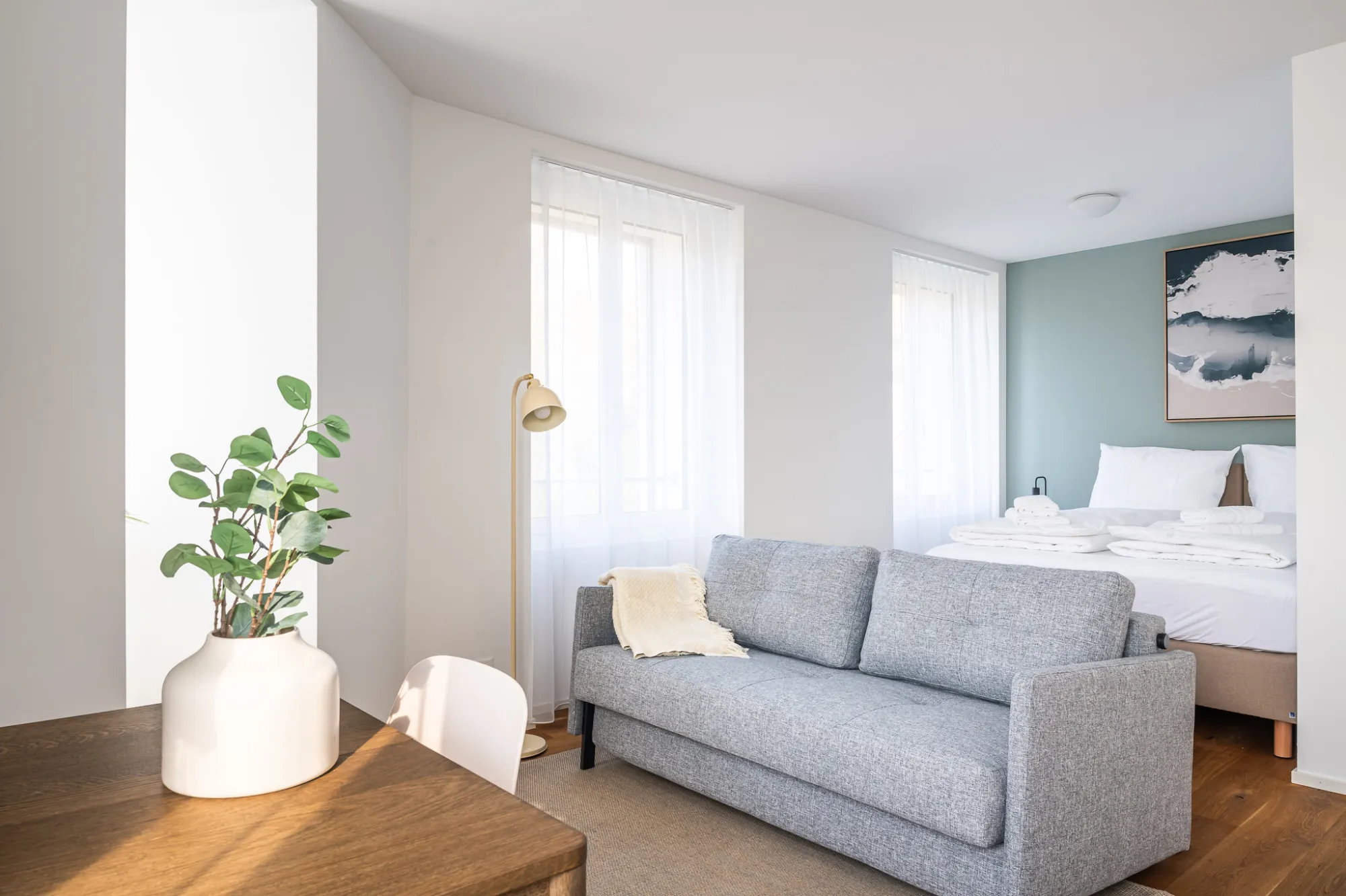 Sophisticated Zurich Studio For Remote Work | Efficient 30m2 Furnished Flat