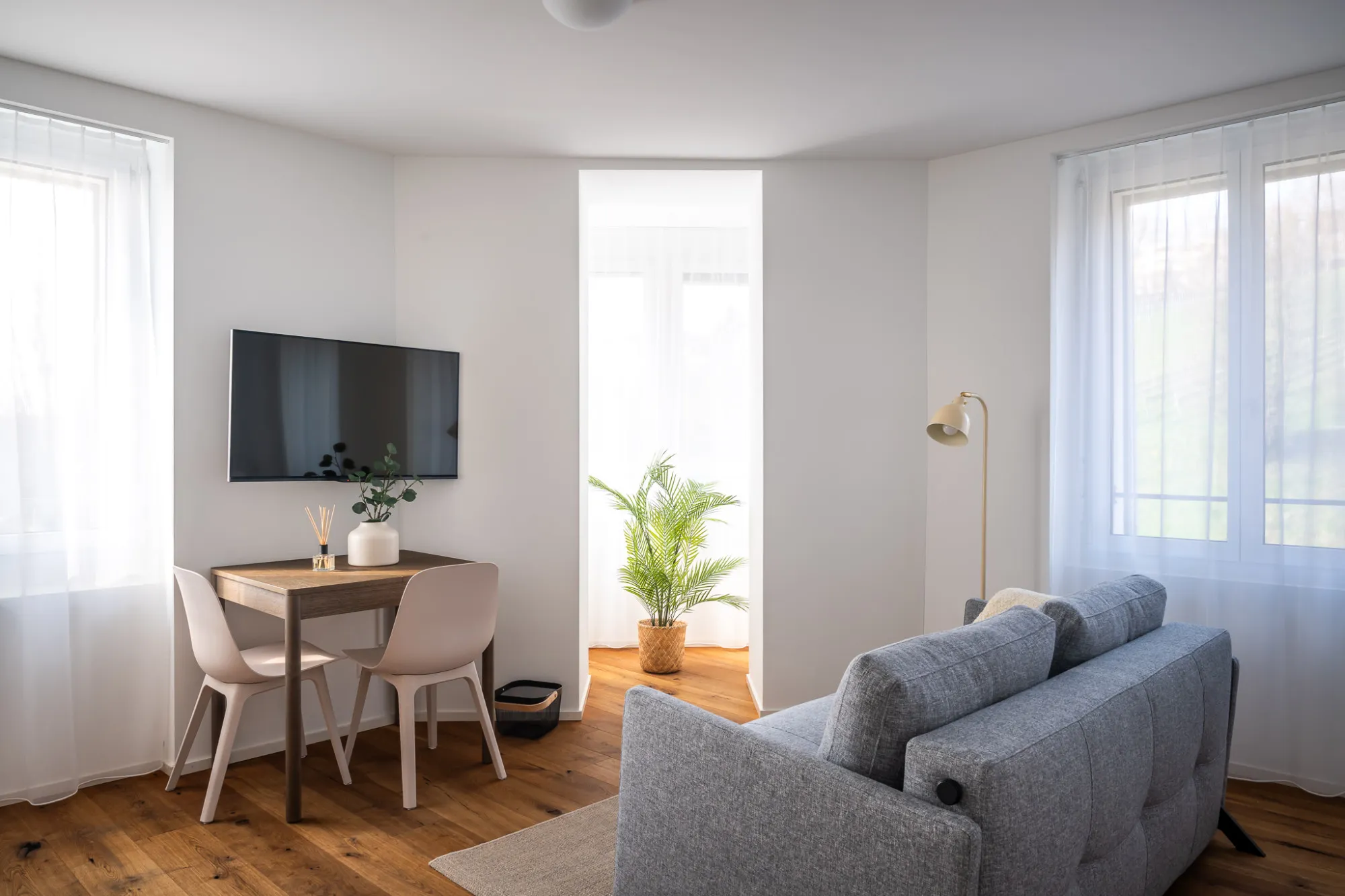 Sophisticated Zurich Studio For Remote Work | Efficient 30m2 Furnished Flat #2
