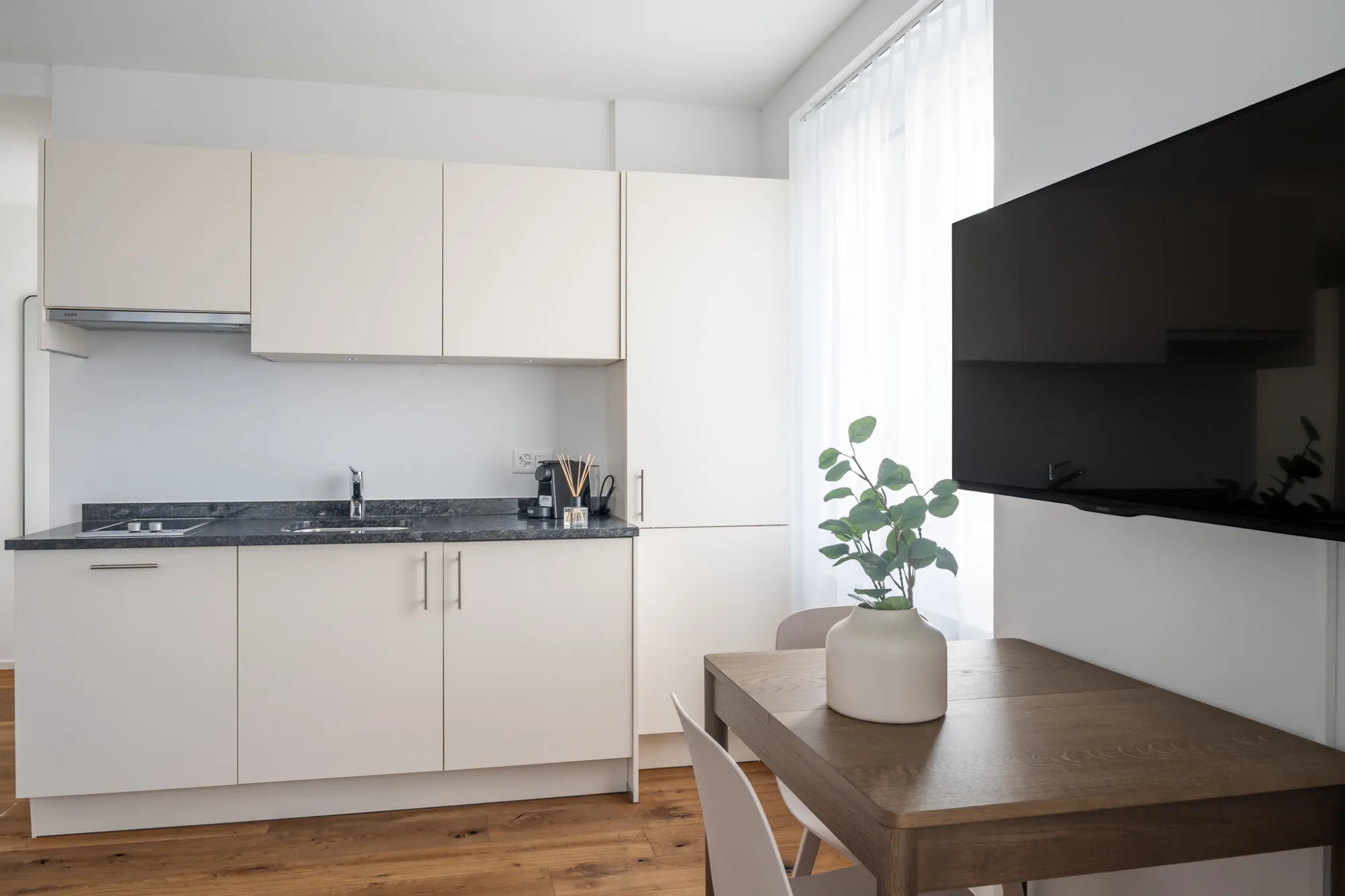 Sophisticated Zurich Studio For Remote Work | Efficient 30m2 Furnished Flat #4