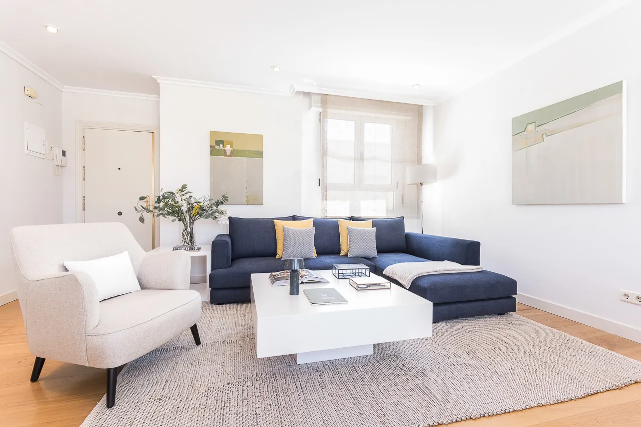 Sophisticated Madrid Flat With Dual Work Areas And Airy Layout For Remote Professionals #4