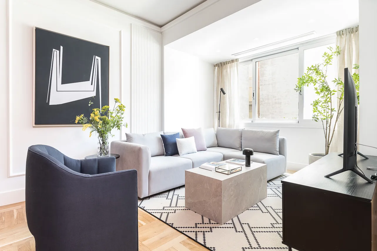 Spacious Madrid Flat With Bright Home Office And Modern Design For Remote Work #4