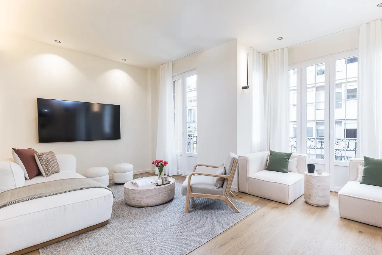 Distinctive Madrid Flat With Bright Home Office And Modern Comforts For Remote Work #2