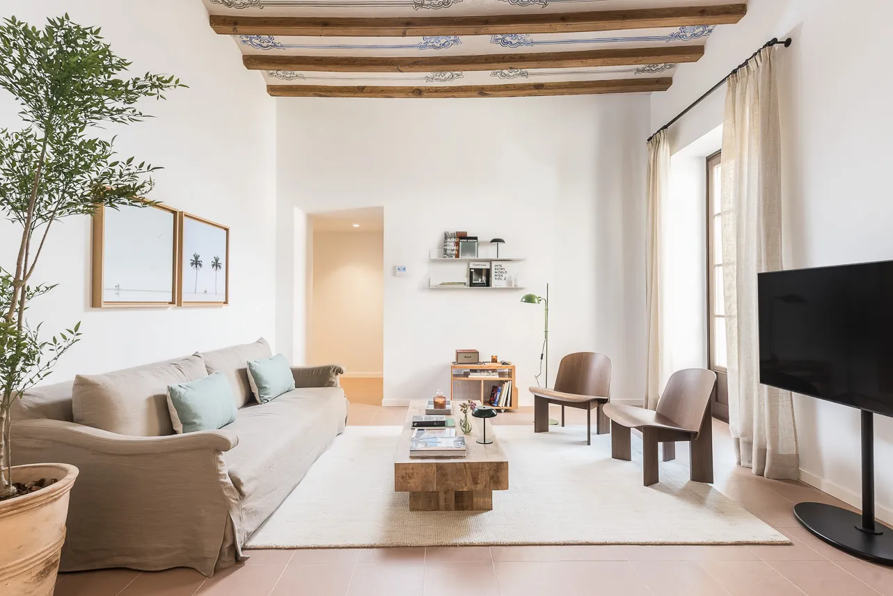 Spacious Barcelona Apartment With Dedicated Work Area For Remote Professionals #4