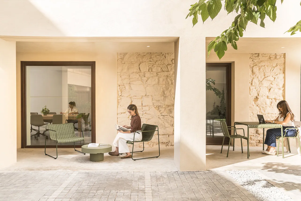 Stylish 68m2 Barcelona Flat With Home Office Space For Remote Work Flexibility #4