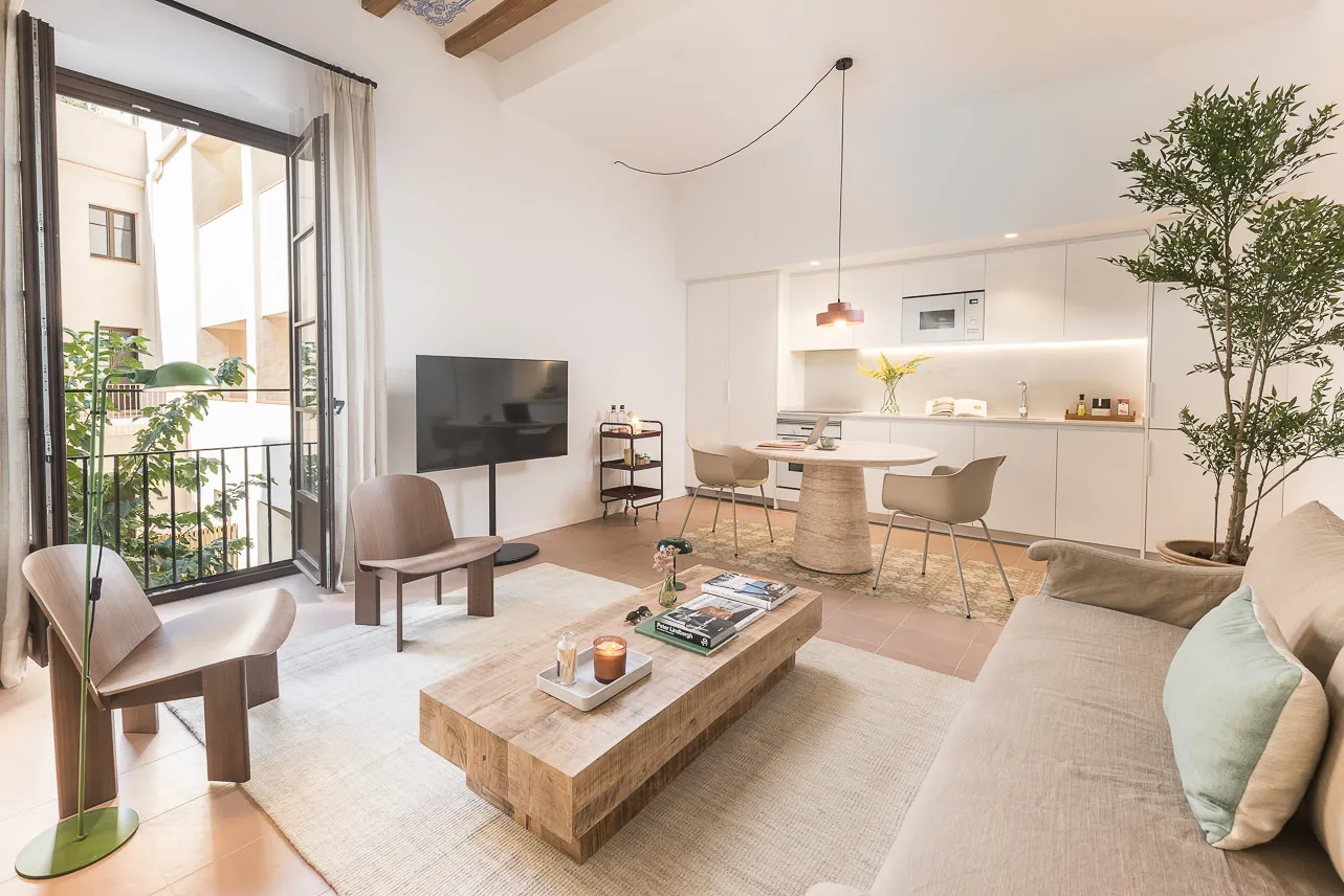 Stylish 68m2 Barcelona Flat With Home Office Space For Remote Work Flexibility #2