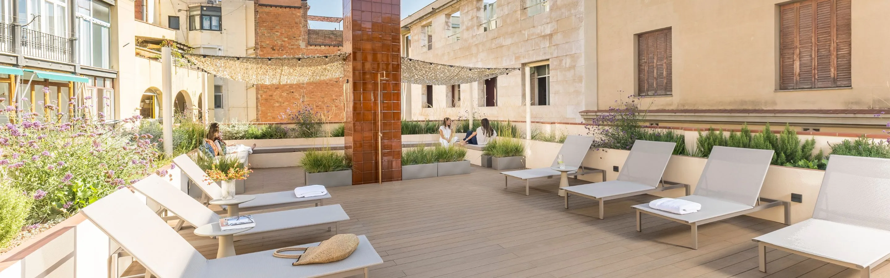 Luxurious 64m2 Barcelona Flat With Dedicated Home Office Space For Remote Work #3