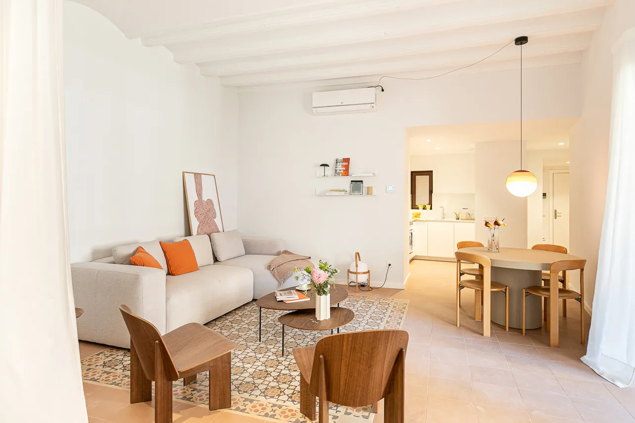 Stylish 50m2 Flat With Dedicated Home Workspace In Barcelona's Central Neighborhood #3