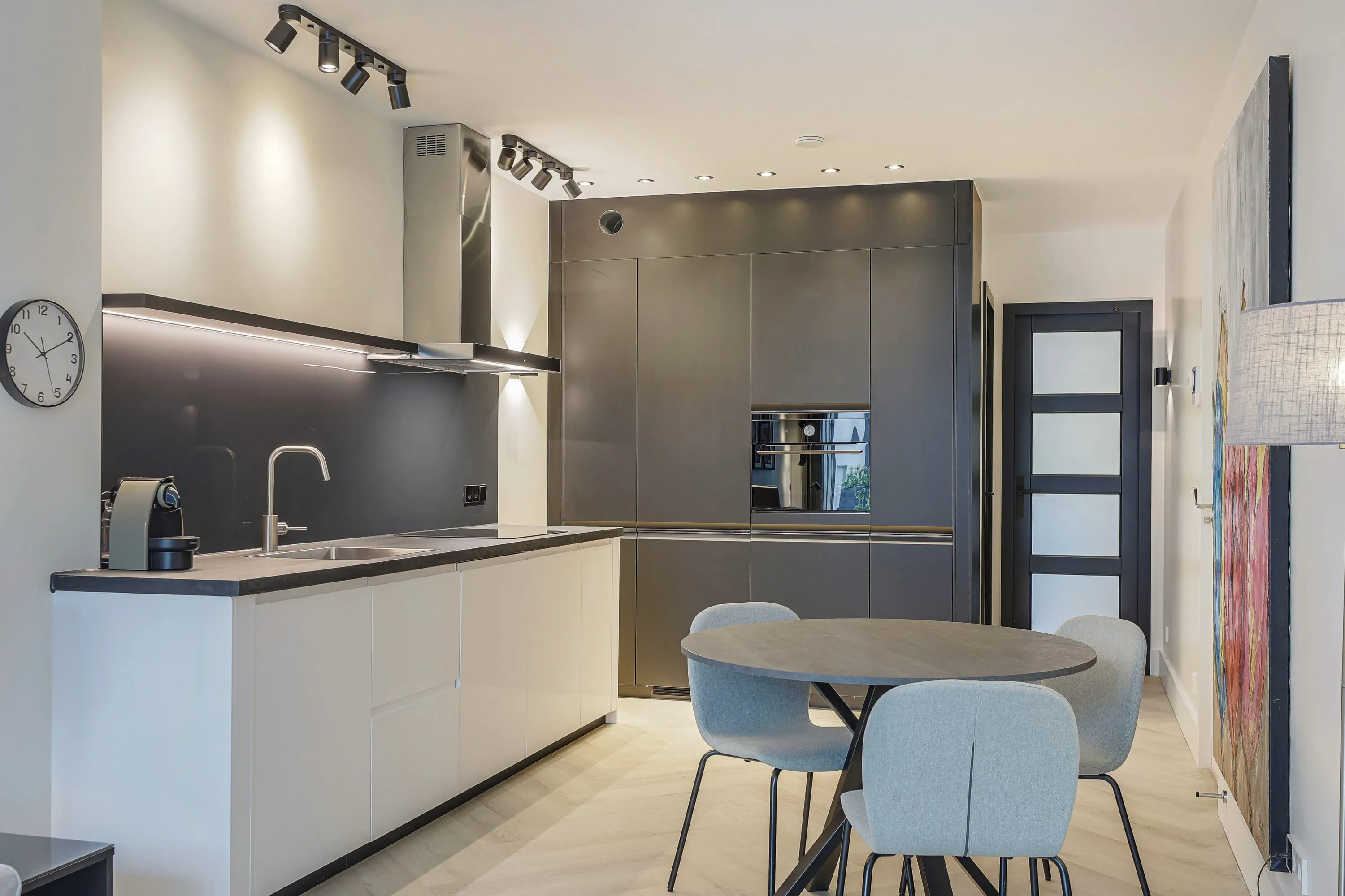 Work From Amsterdam: Airy Canal-view Flat With Curated Home Office #4